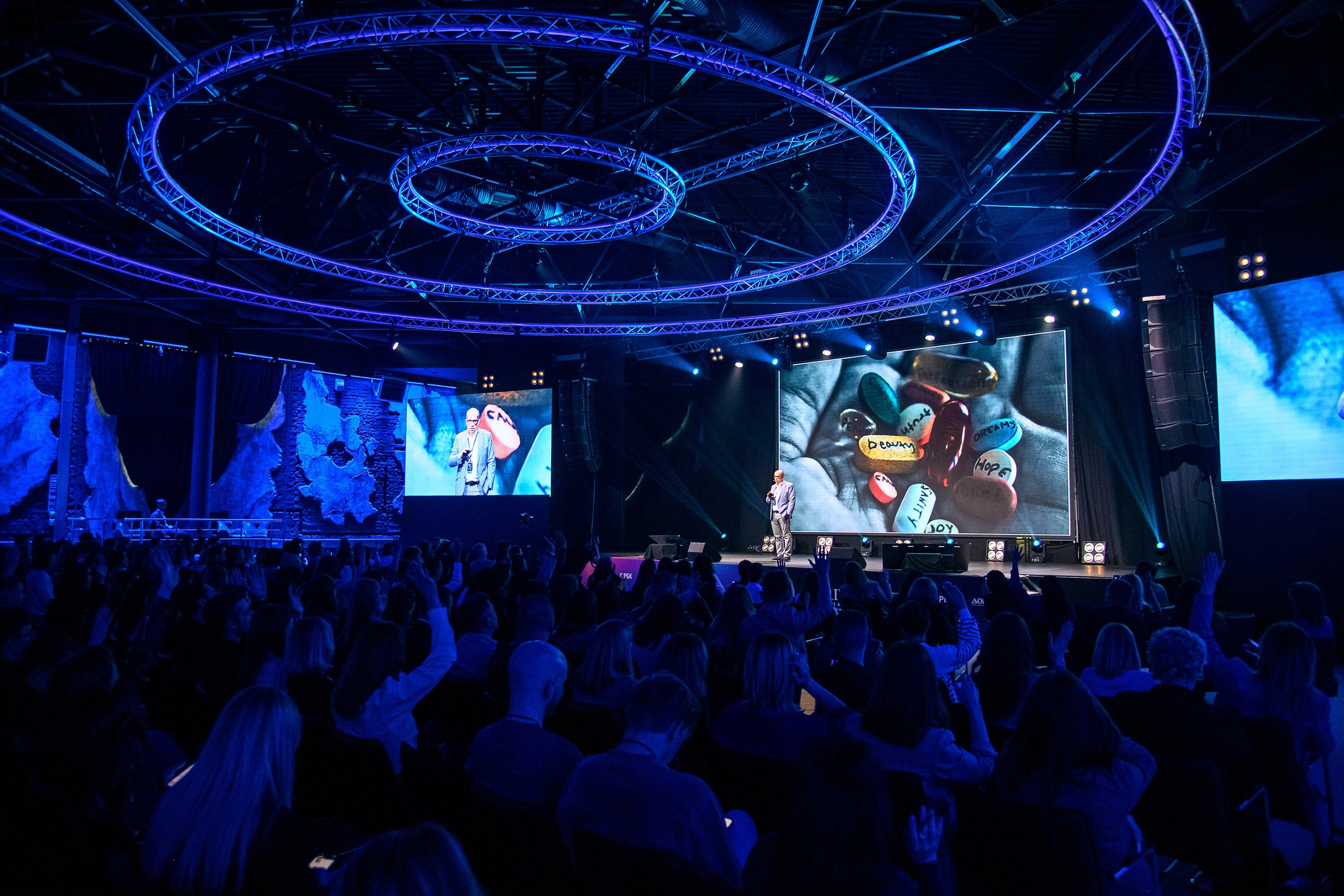 Событийная съемка выступлений спикеров с лекциями в Ростове-на-Дону