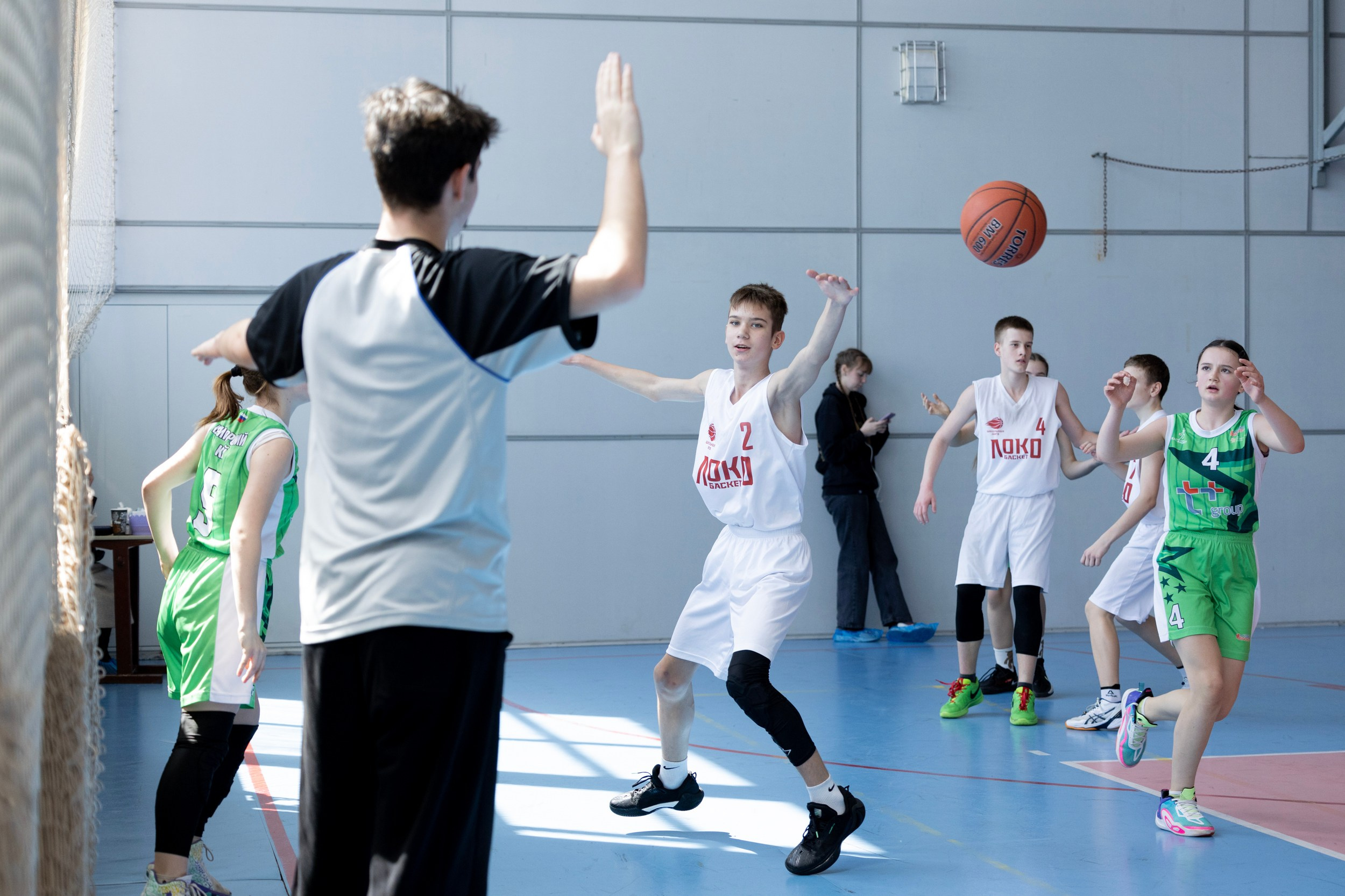 Соревнования по баскетболу среди школьников. Репортажный и портретный фотограф в Владивостоке