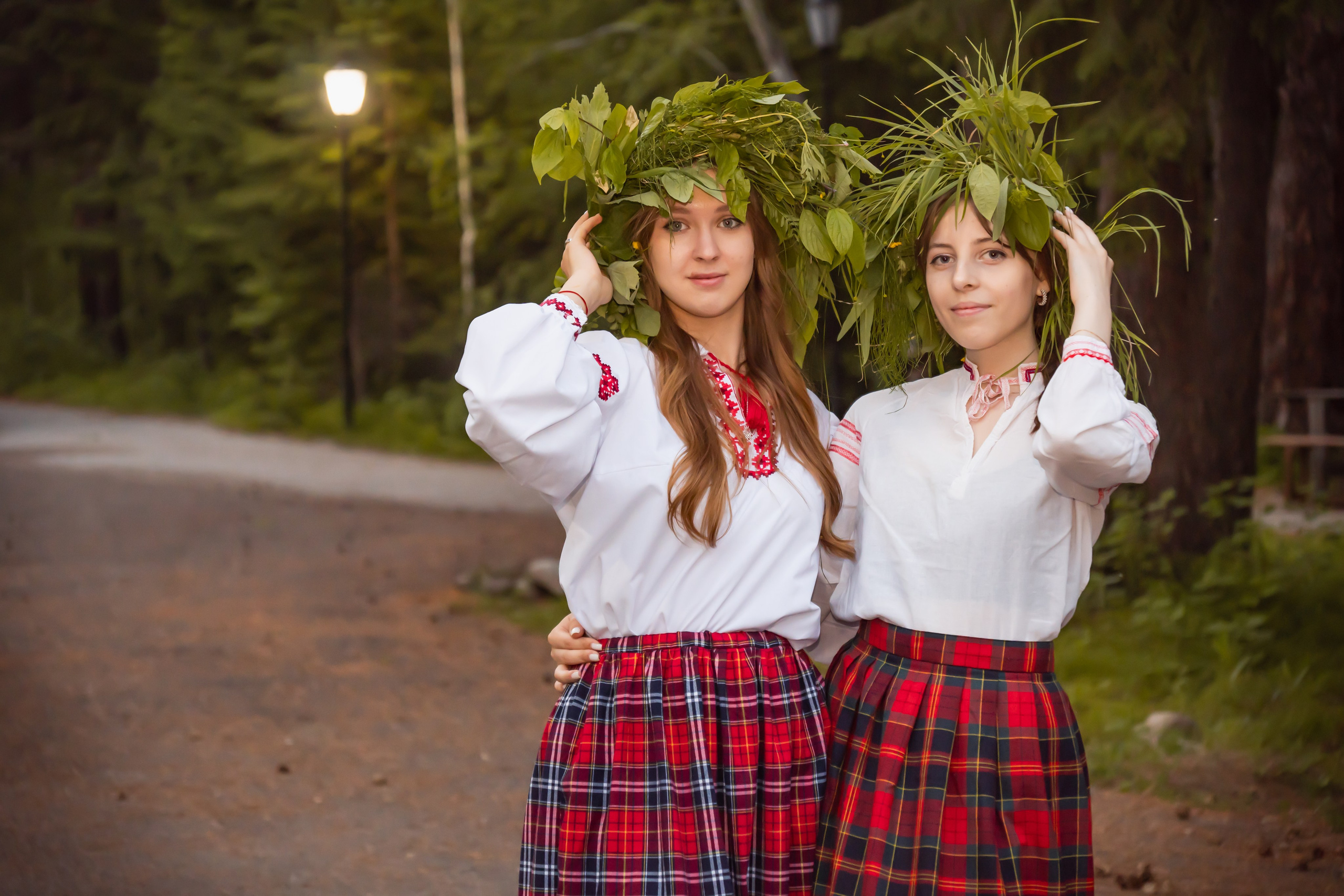 Белорусское Купалье. Занимаюсь профессиональной фотографией и живу рядом с Байкалом. Работаю в разных жанрах