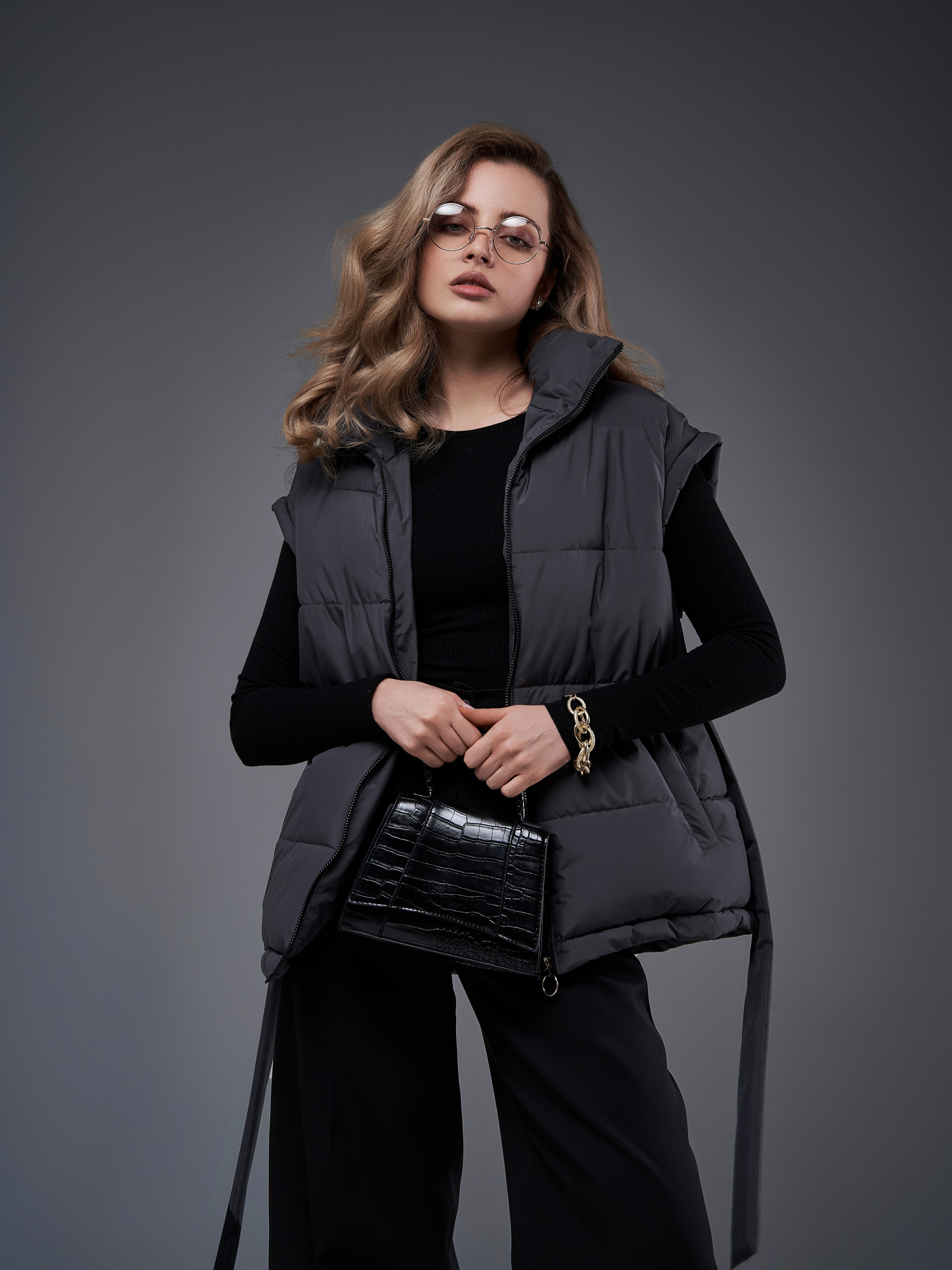 Желетки женские. Фотограф для маркетплейсов в Москве