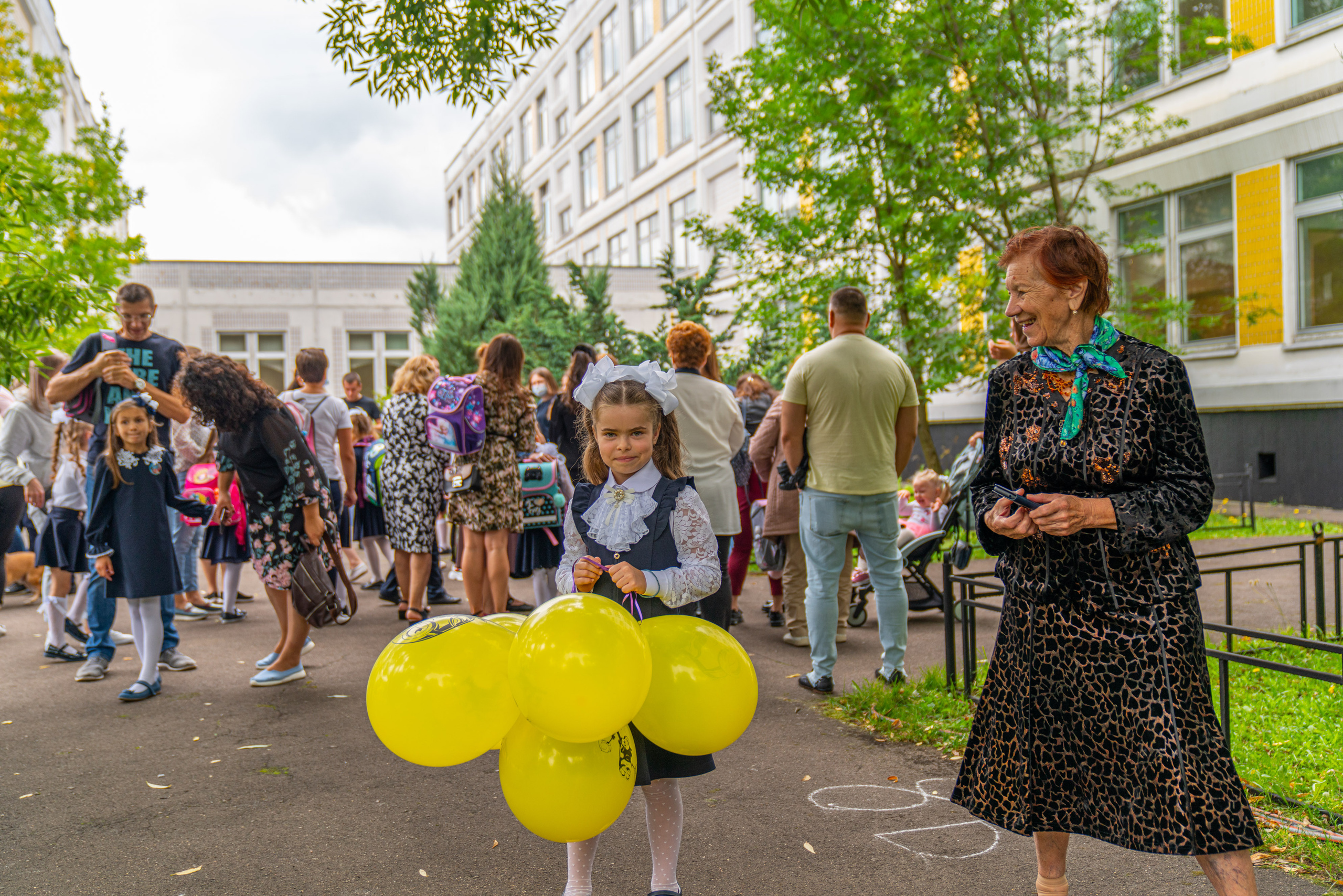 Первый раз в Первый Класс или здравствуй школа — Алиса. Фотограф — видеограф в Москве Дмитрий Менделеев