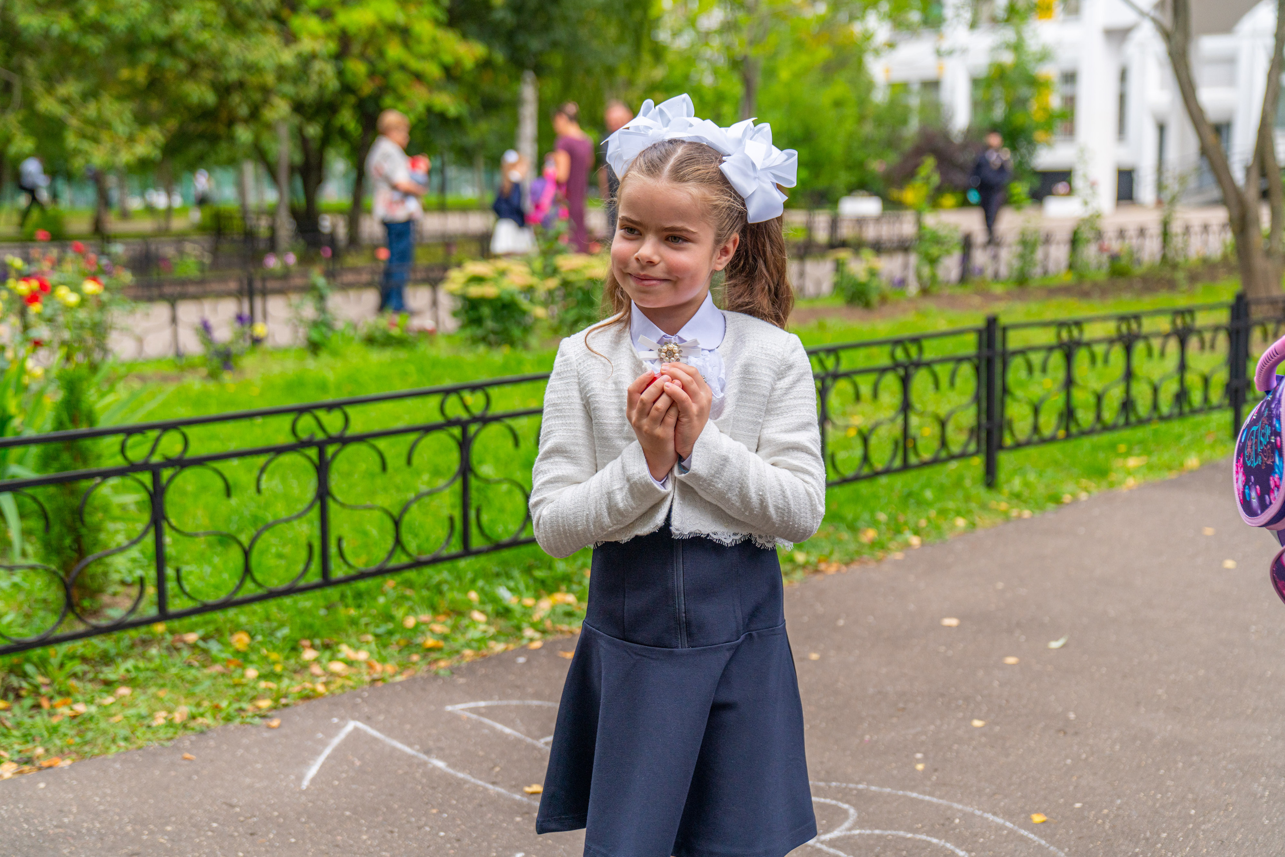 Первый раз в Первый Класс или здравствуй школа — Алиса. Фотограф — видеограф в Москве Дмитрий Менделеев