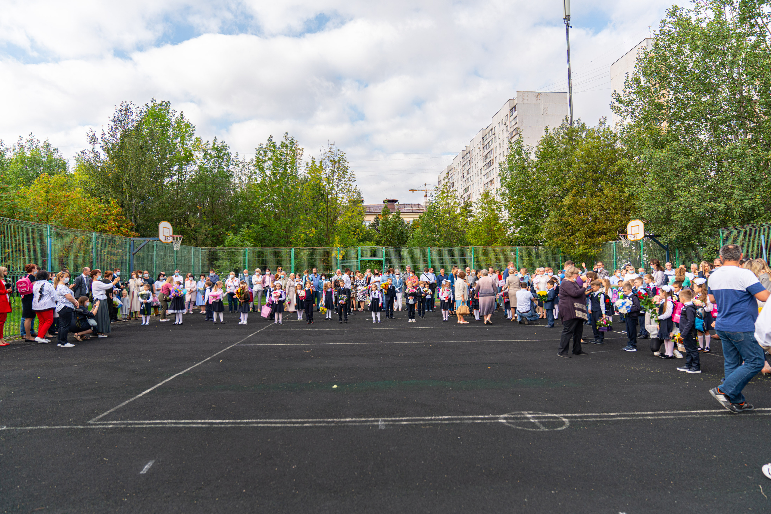 Первый раз в Первый Класс или здравствуй школа — Алиса. Фотограф — видеограф в Москве Дмитрий Менделеев