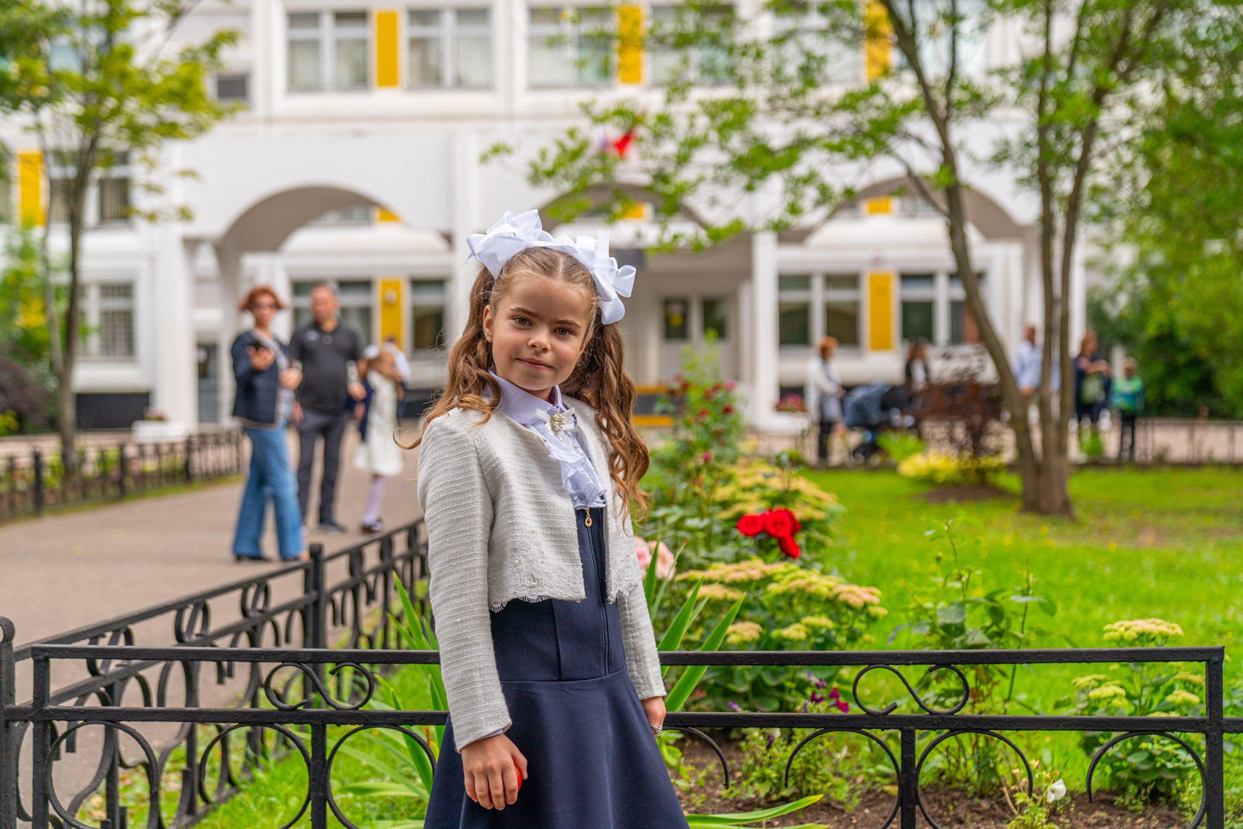 Первый раз в Первый Класс или здравствуй школа — Алиса. Фотограф — видеограф в Москве Дмитрий Менделеев