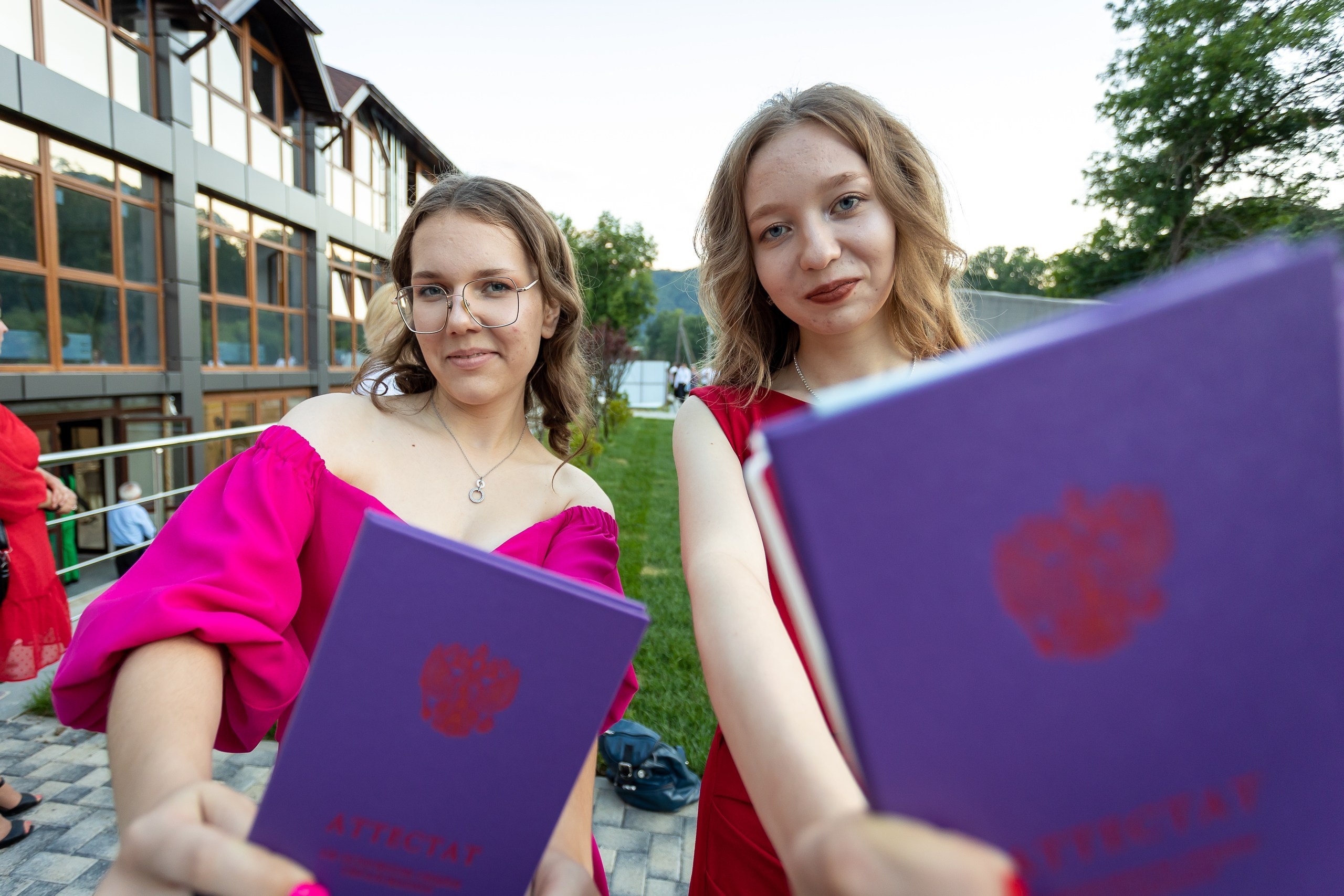 Вручение аттестата и выпускной вечер. Выпускные альбомы Майкоп, Краснодар Елена Золотарева