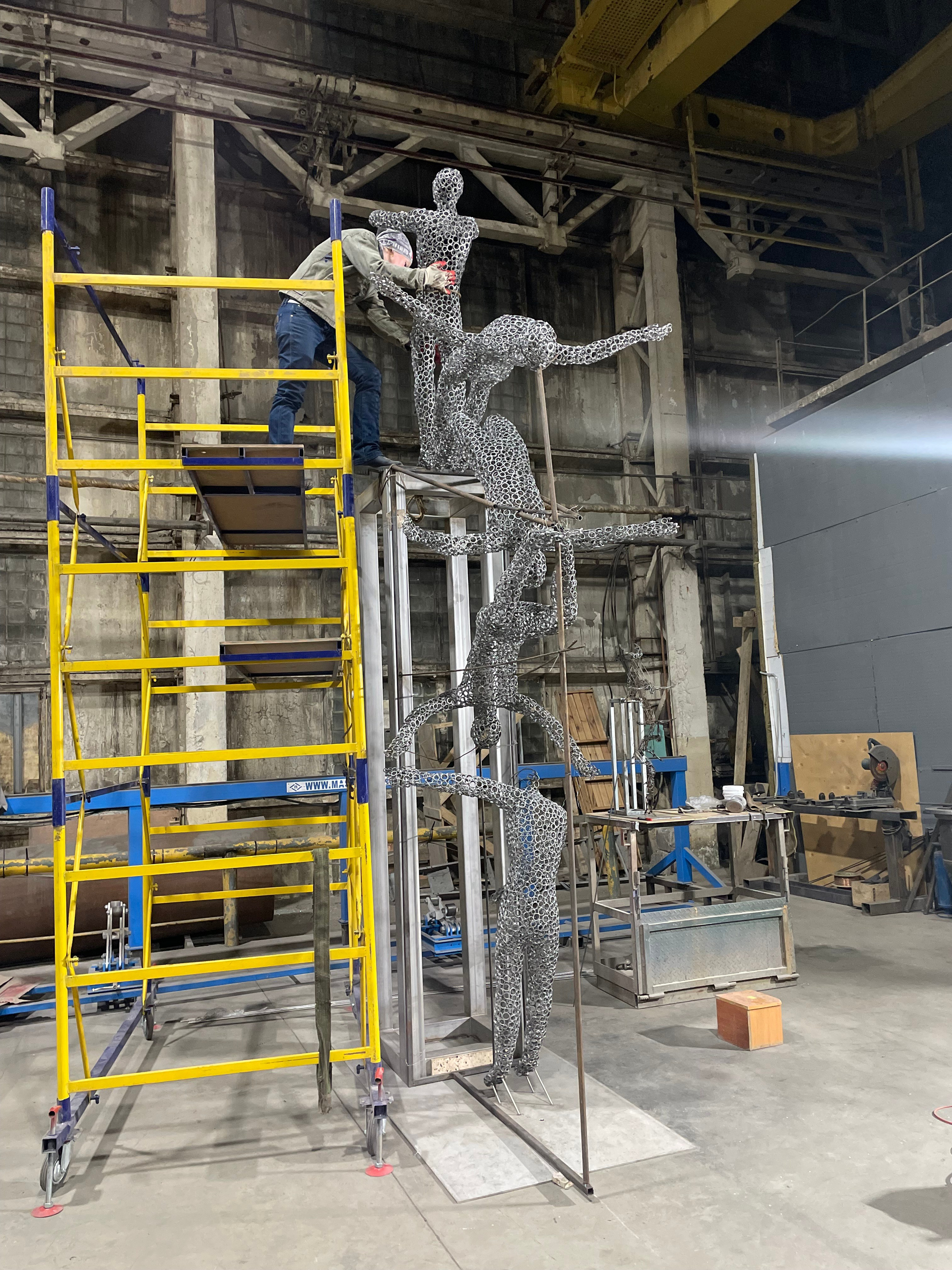 Паркур/Свободное падение /Спб/Малая Балканская 13к2 /2023. Художник — скульптор Антонина Фатхуллина