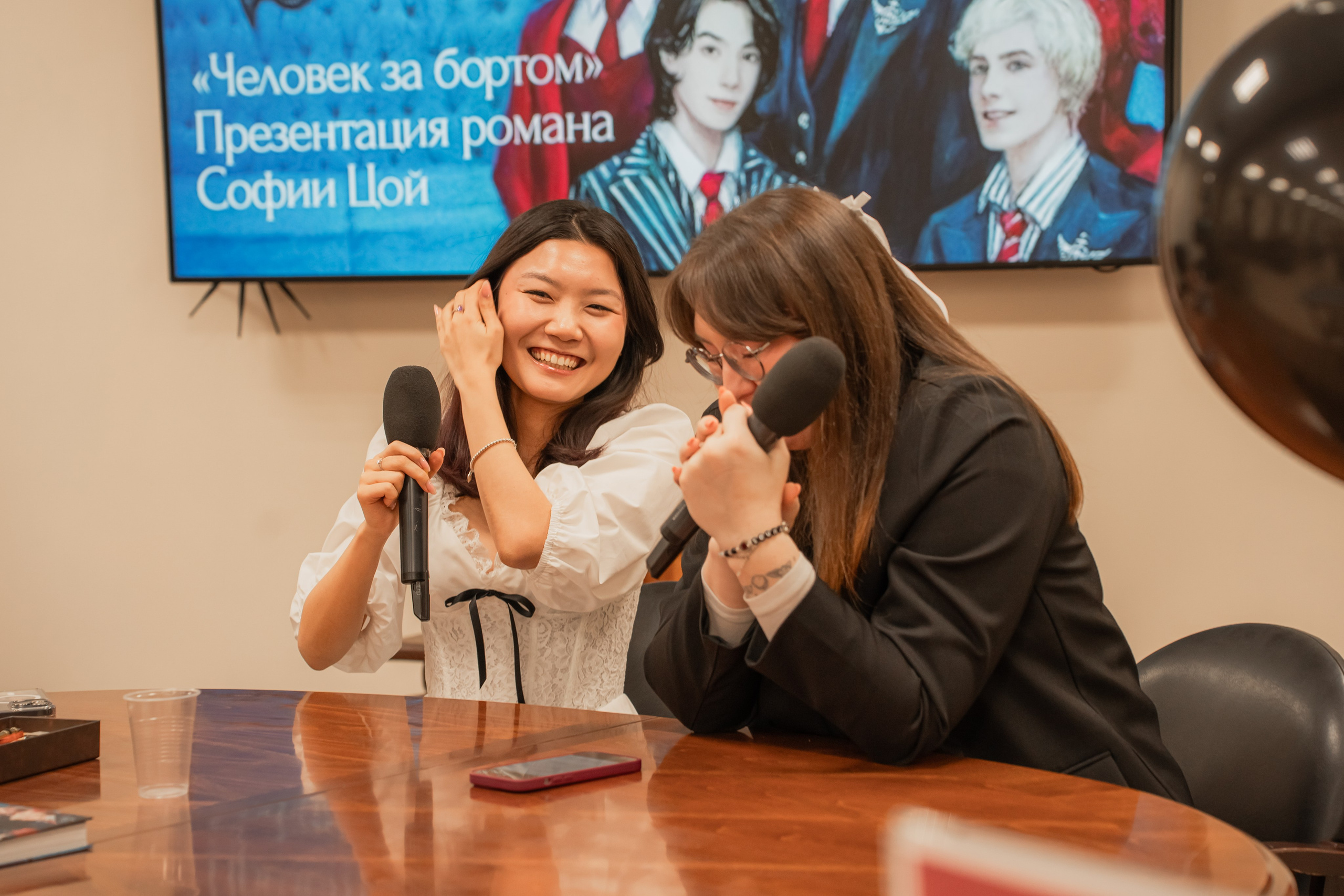 Презентация книги «Человек за бортом», автор София Цой. Репортажный фотограф Анастасия Рубцова