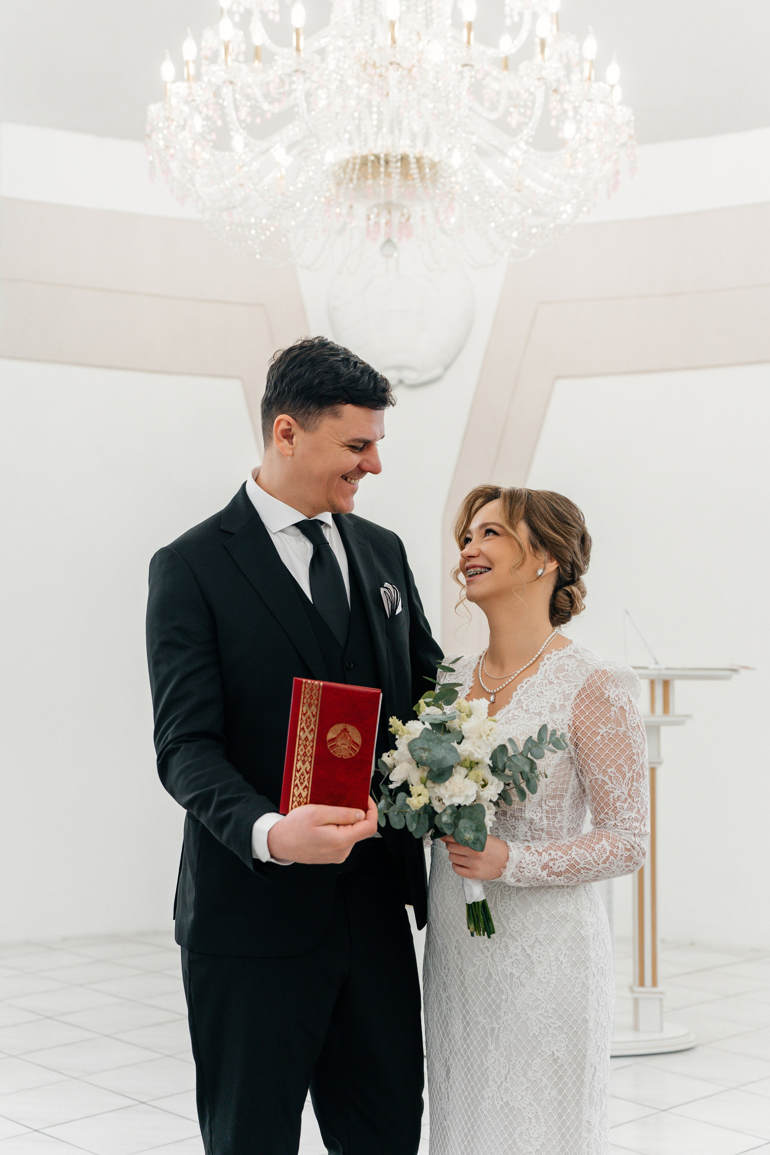 ЗАГС Октябрьского района (большой зал). Ваш семейный фотограф в Минске — Вика Трегубова