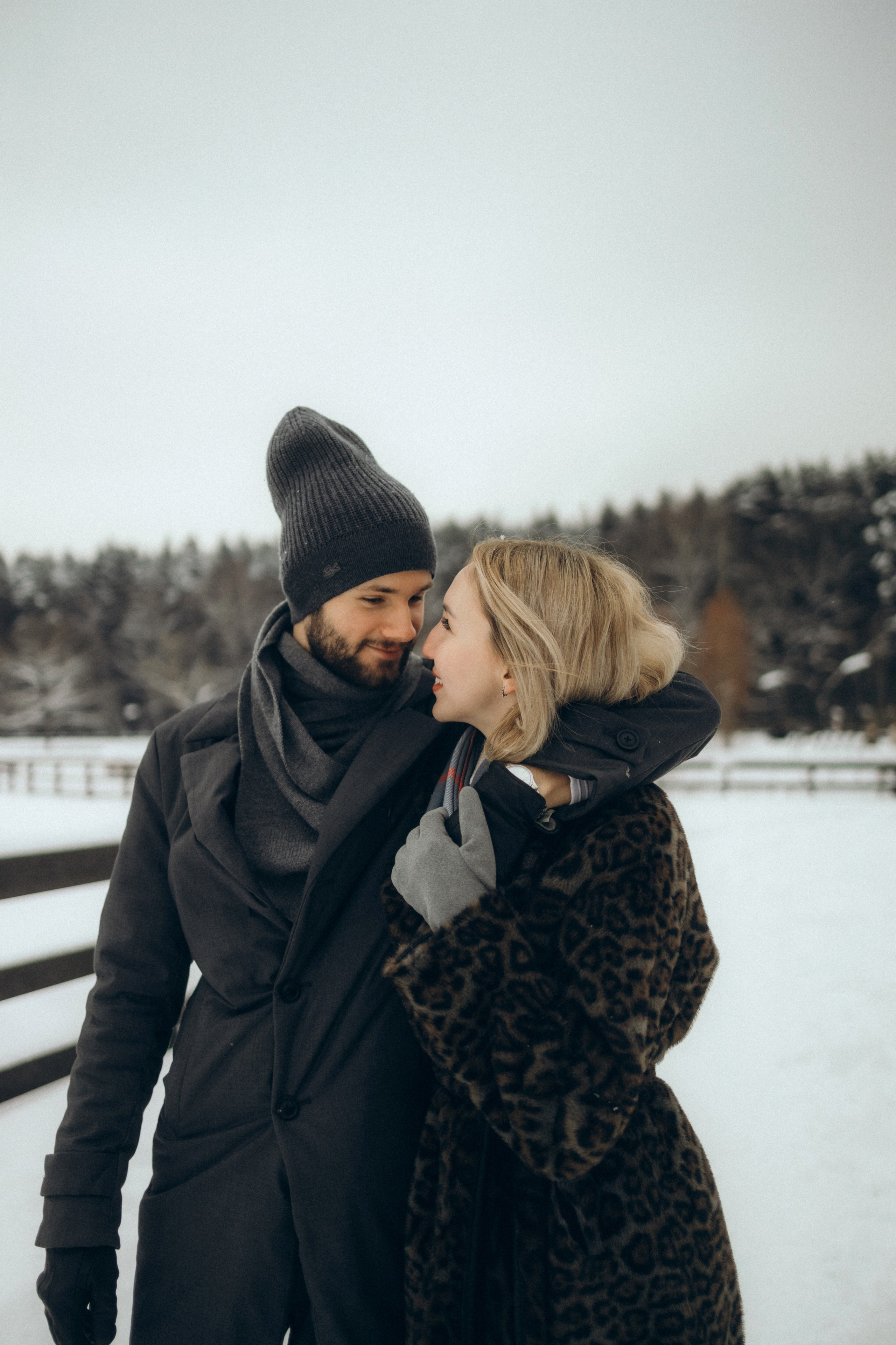 Дима и Камила в зимнем Мещерском лесу. Свадебный и портретный фотограф в Москве Кристина Золотова