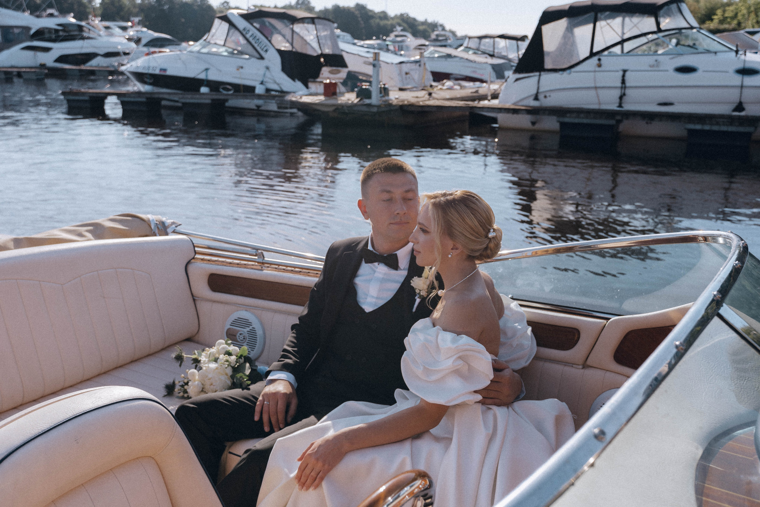 СВАДЕНБНАЯ СЬЕМКА НА КАТЕРЕ ПО КАНАЛАМ САНКТ-ПЕТЕРБУРГА И В АКВАТОРИИ НЕВЫ. Профессиональный фотограф, Санкт-Петербург — Виктория Богомолова