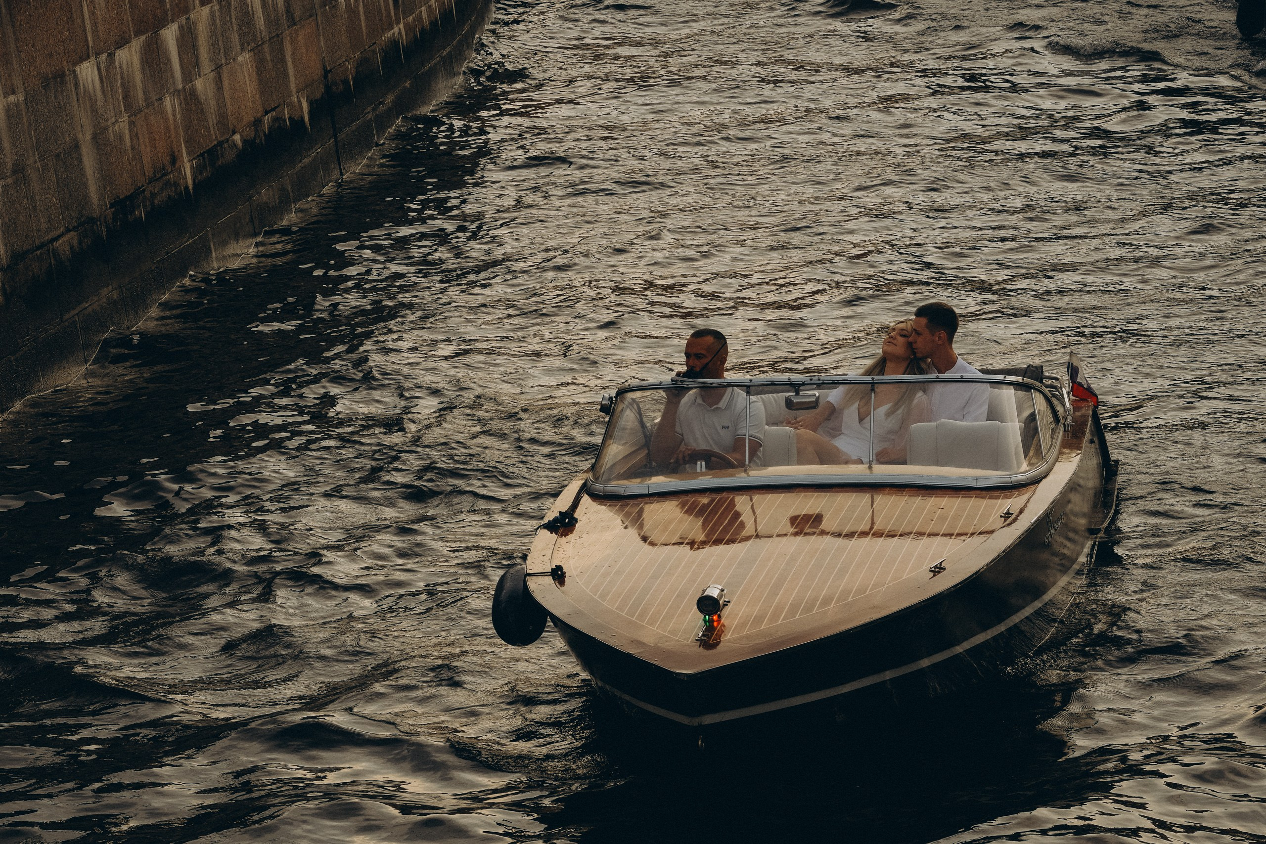 СВАДЕНБНАЯ СЬЕМКА НА КАТЕРЕ ПО КАНАЛАМ САНКТ-ПЕТЕРБУРГА И В АКВАТОРИИ НЕВЫ. Профессиональный фотограф, Санкт-Петербург — Виктория Богомолова