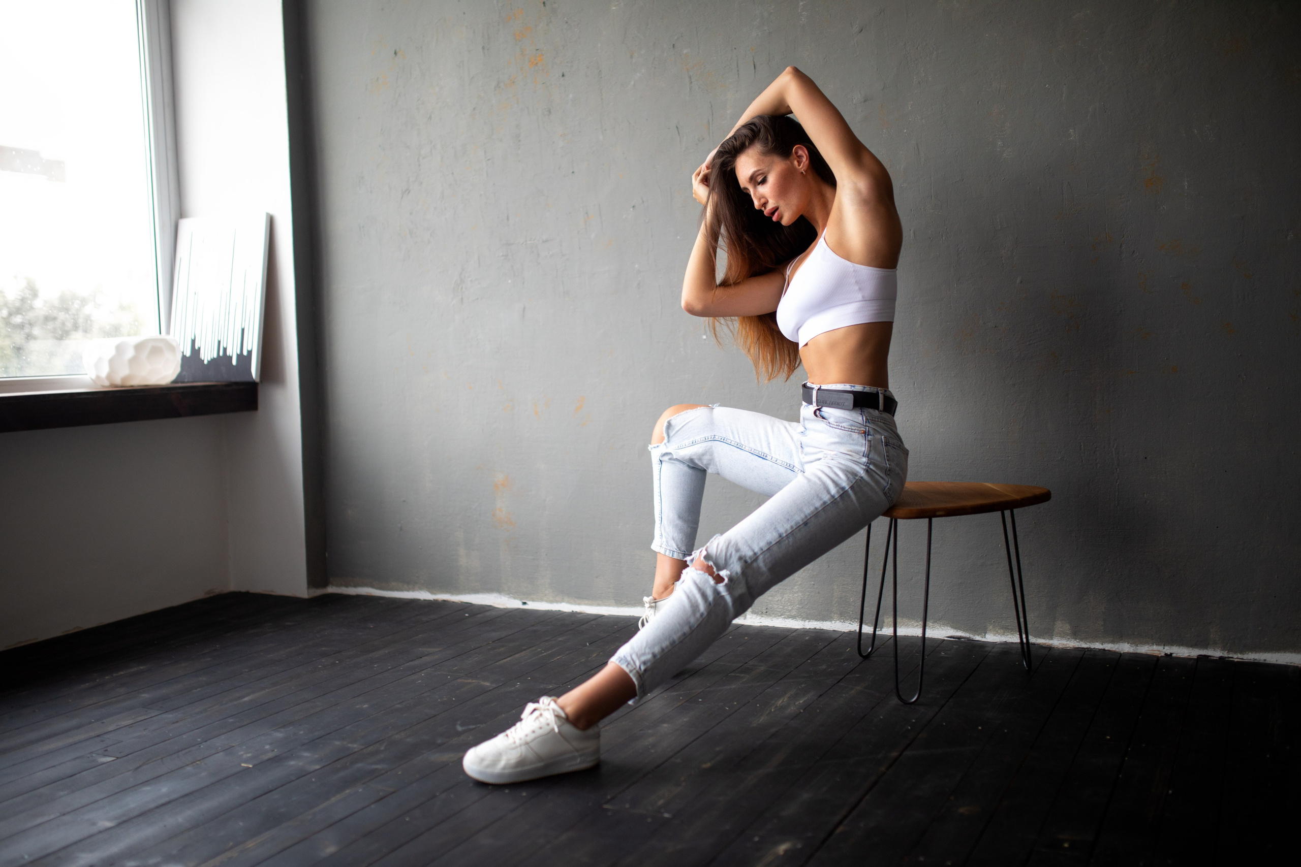 Съемка с Викторией в студии с минимальным интерьером в формате для «себя»