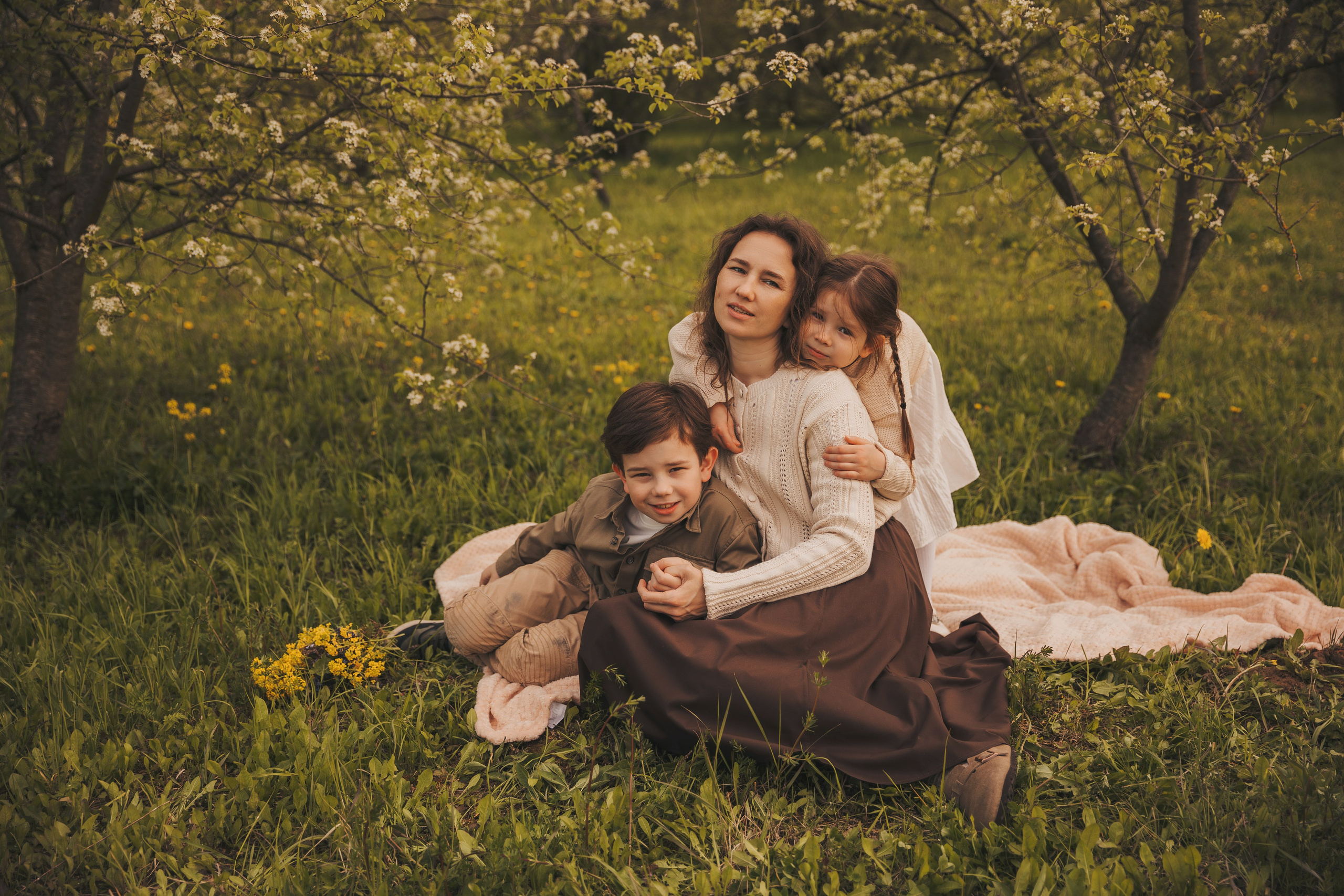Фотосессия мамы с детьми в парке. Семейный и женский фотограф в Москве Надежда Воробьева