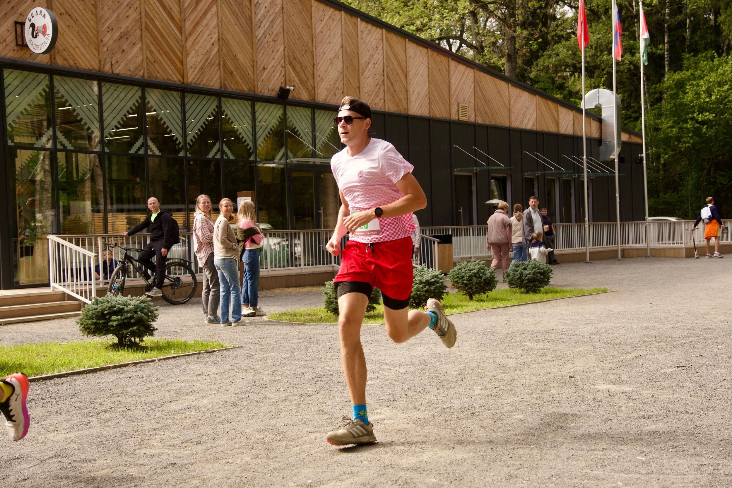 Забег в парке «Дубки». Кафе «БЕЛКА НАШЕПТАЛА». Ну оооочень концептуальное кафе