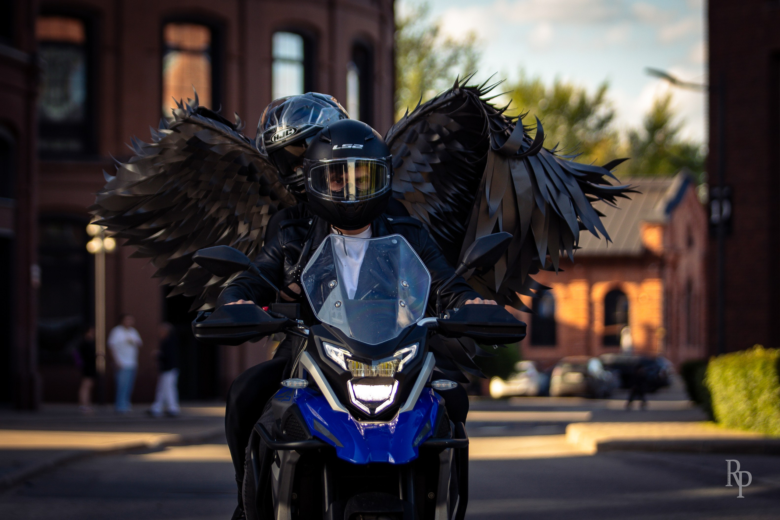 «Angel and demon». Rusty Photographer