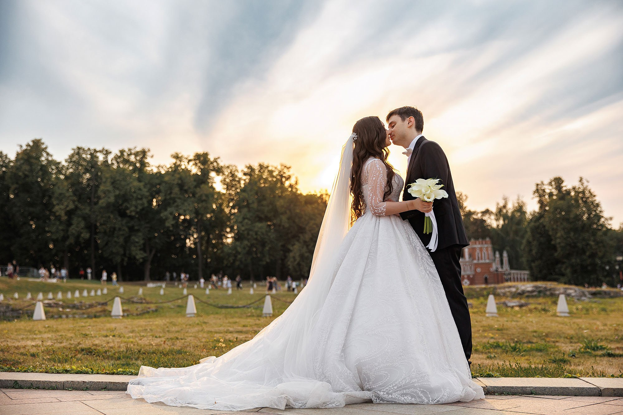 Прогулка, фотосессия жениха и невесты. Свадебная съемка. Фотограф в Москве Валерий Боцман