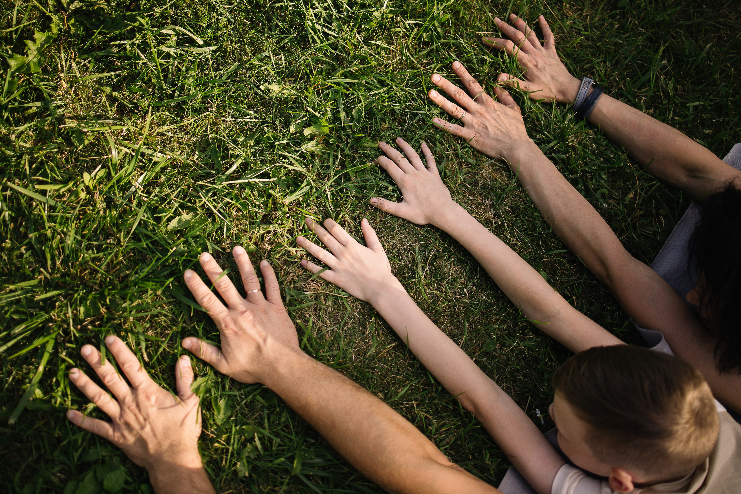 Семейная фотосессия у озера в центре Томска. Семейный фотограф в Томске Максимова Екатерина