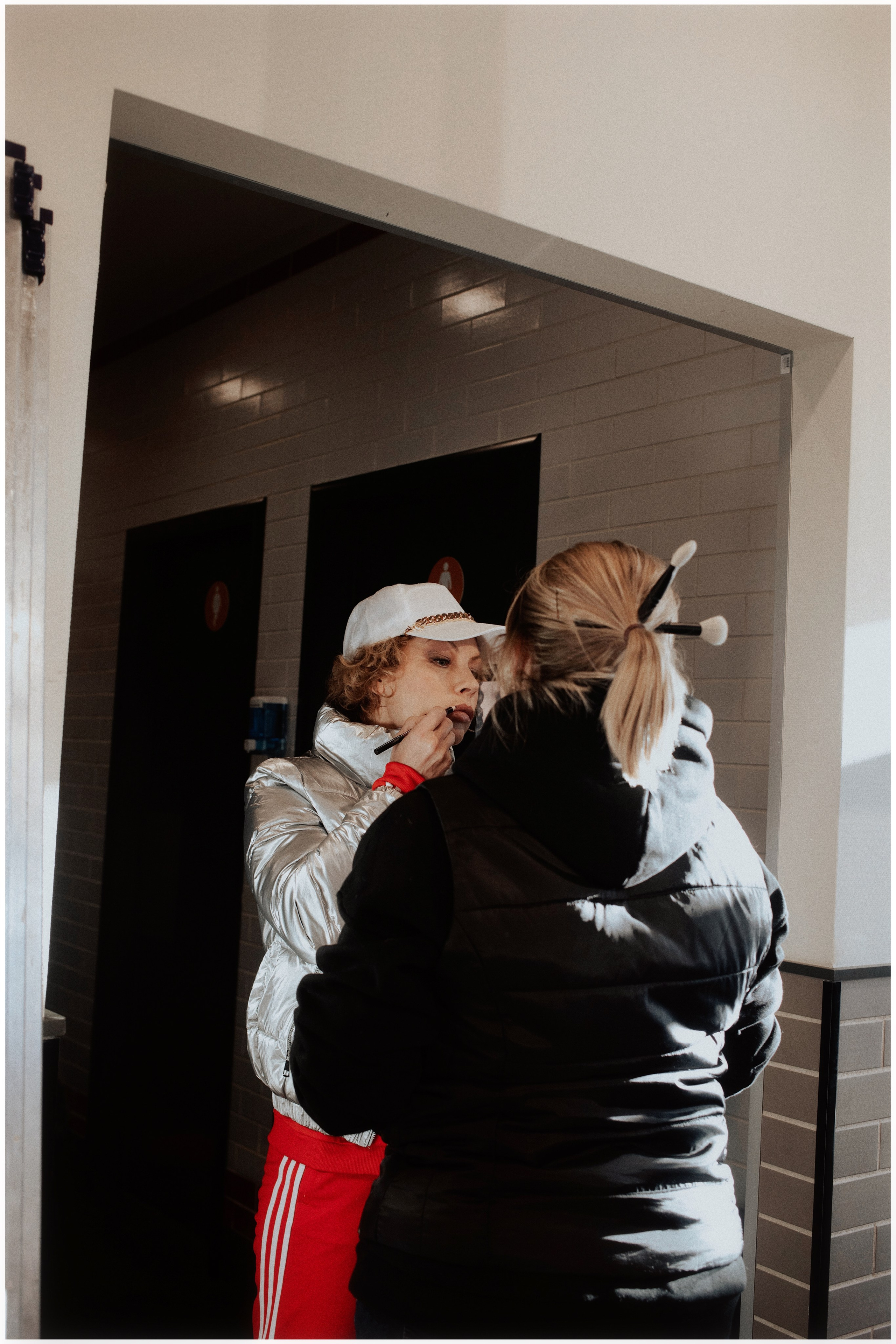 Behind the scenes. Portrait and backstage photographer Nina Crane