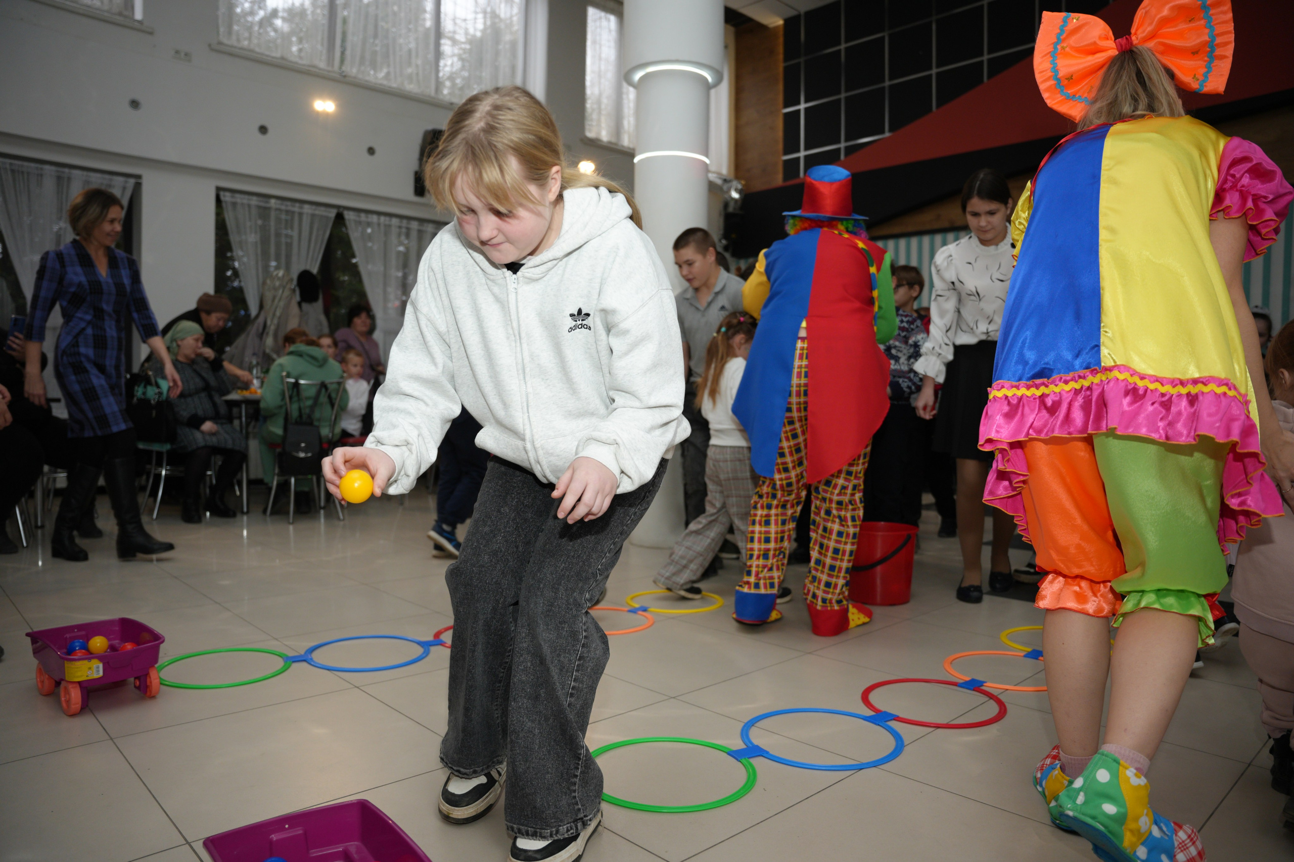 Социально —благотворительная акция «Ты в этом мире не один», посвященная Международному дню инвалидов. ВЫПУСКНЫЕ АЛЬБОМЫ, Школьный фотограф, семейный и свадебный в Саратове и области Ольга Плаксина