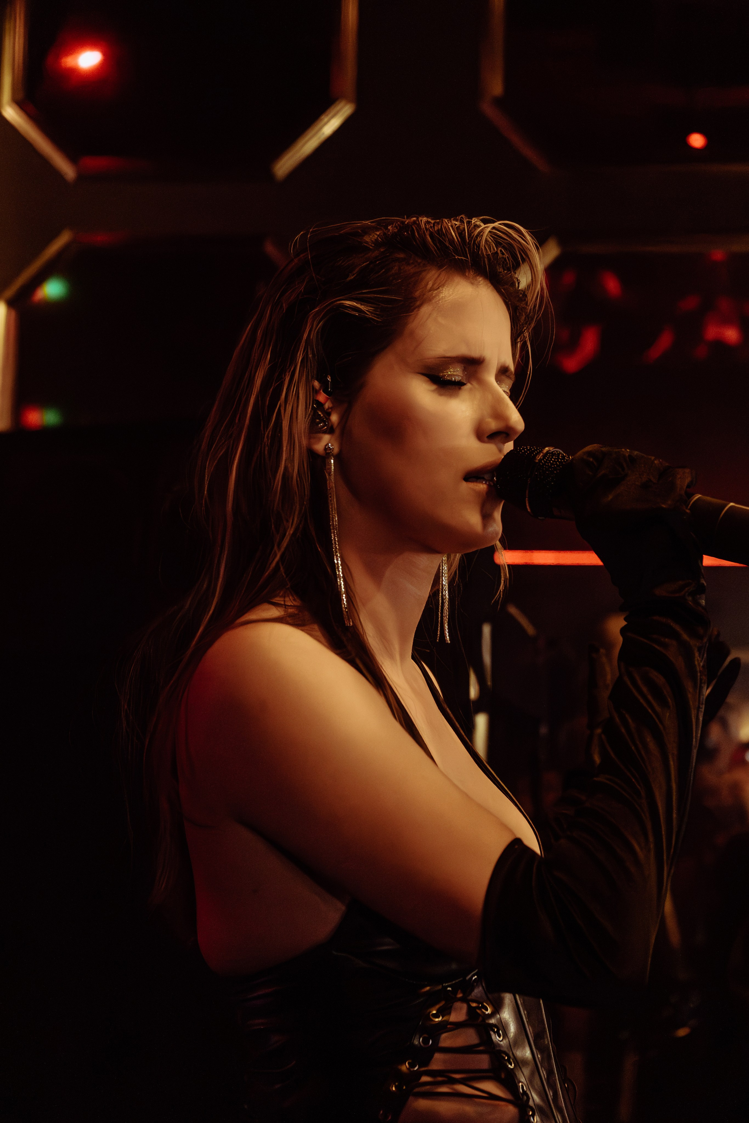 Репортжа с презинтации нового альбома певицы Elvira T — Ядовитая. Неразбитая. Никита Скрипник — ТЕАТР В СТИЛЕ ФЭШН