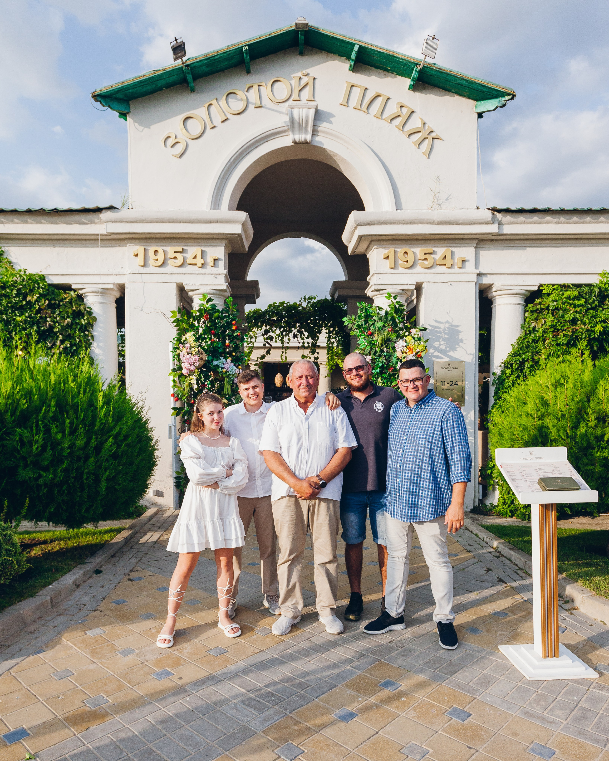 День рождение в уютном ресторане. Фотограф Денис Денисов