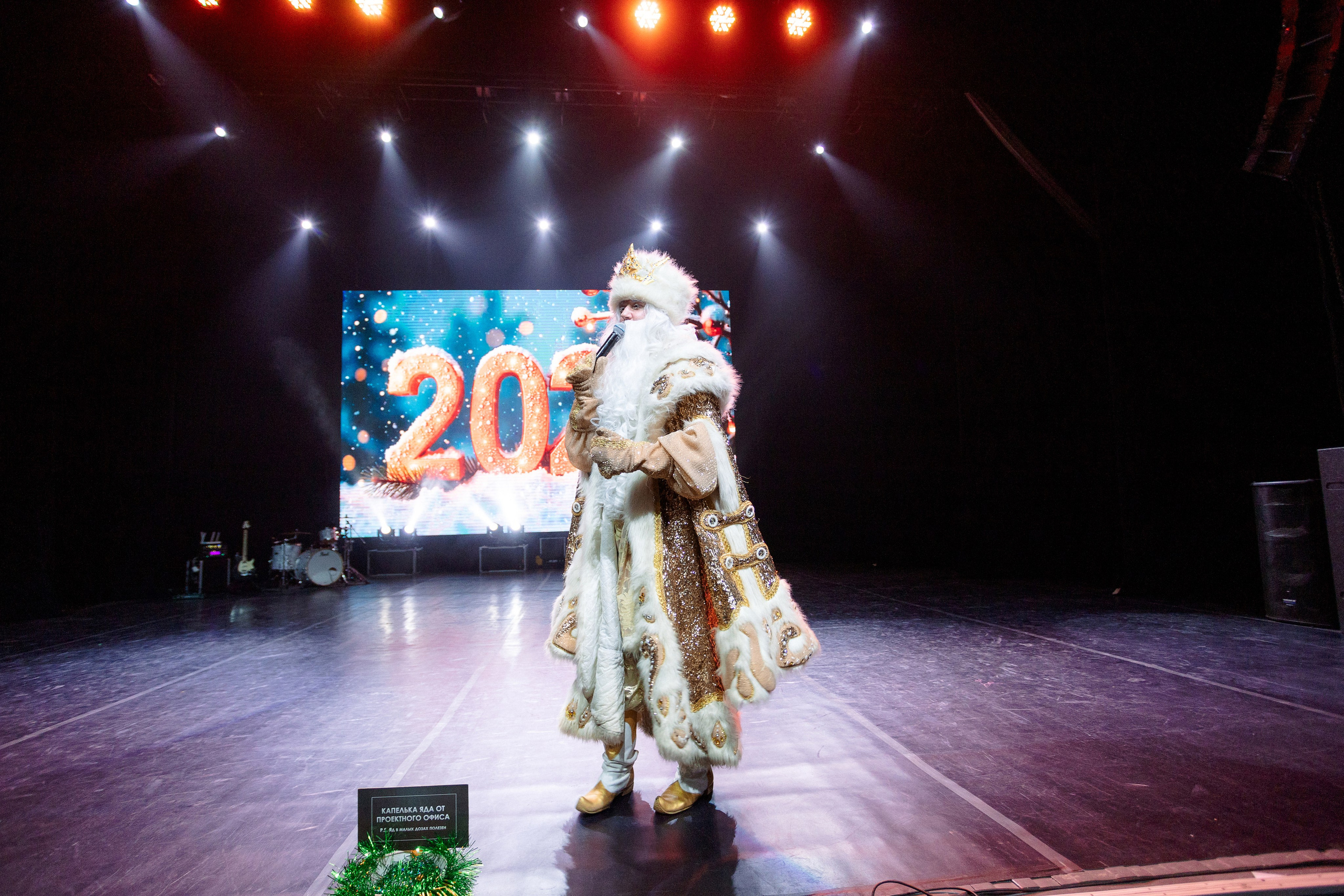 РЕПОРТАЖ: НОВЫЙ ГОД В ДК МЕТАЛЛУРГ. Профессиональный фотограф в Ижевске Леша Петров