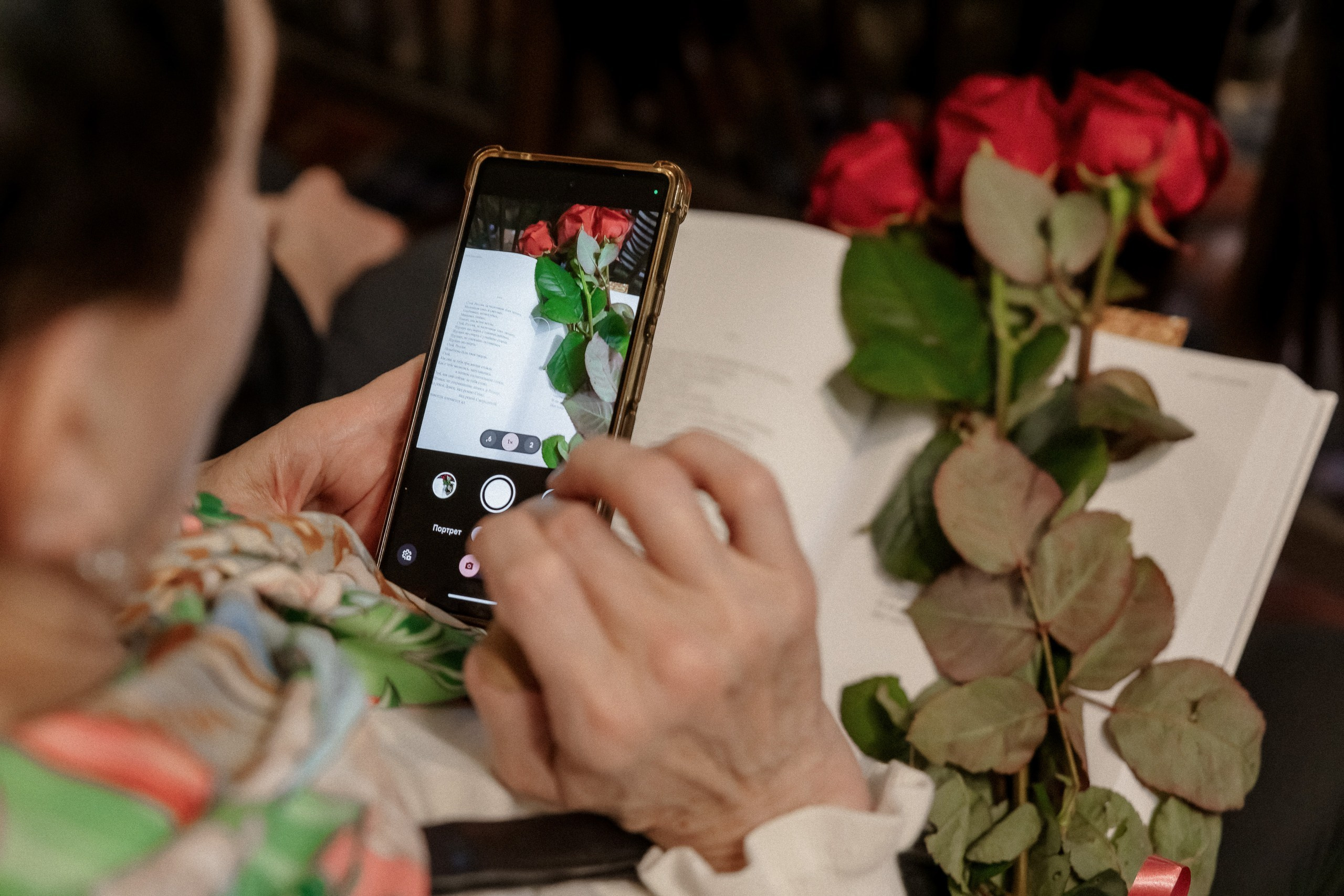 Фоторепортаж с презентации книги «ПоэZия русской зимы» в Доме книги. Репортажный фотограф Москва Сергей Мирошников