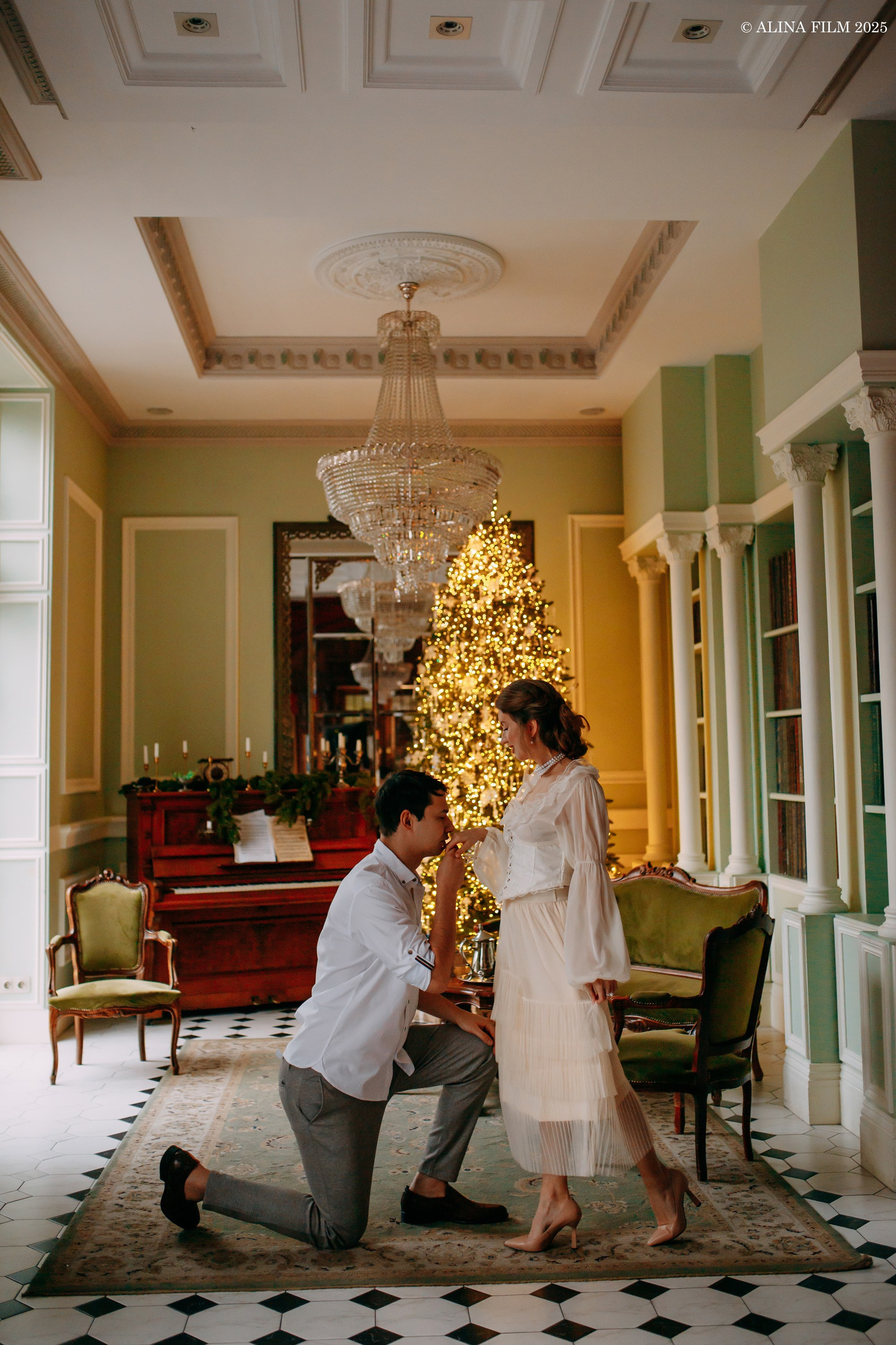 Новогодняя лавстори в винтажной фотостудии. Фотограф в Санкт-Петербурге Alina Film