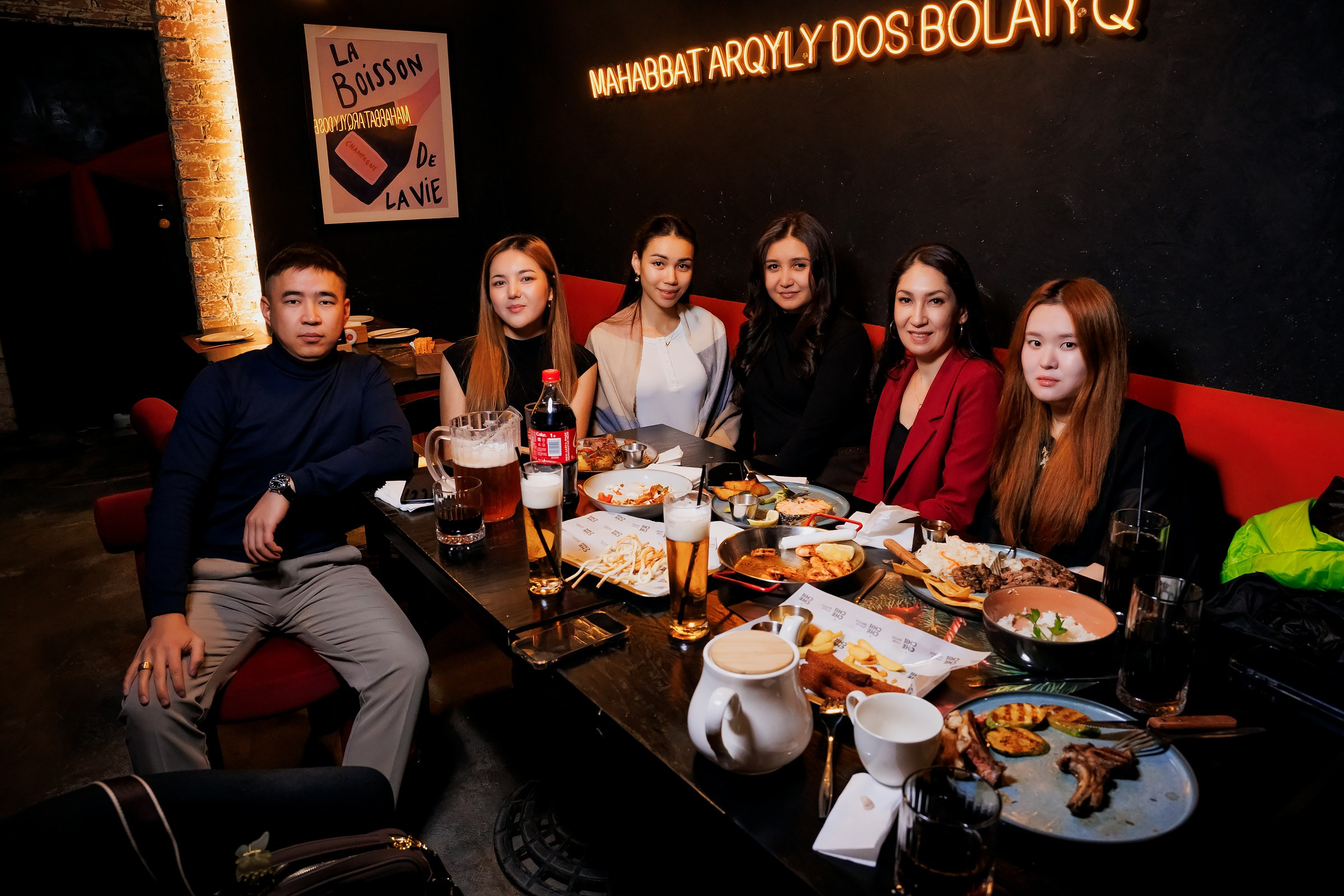 Chechil Pub в ТД Дана-Chechil Розыбакиева. Репортажный фотограф в Алматы Каюпов Сержан