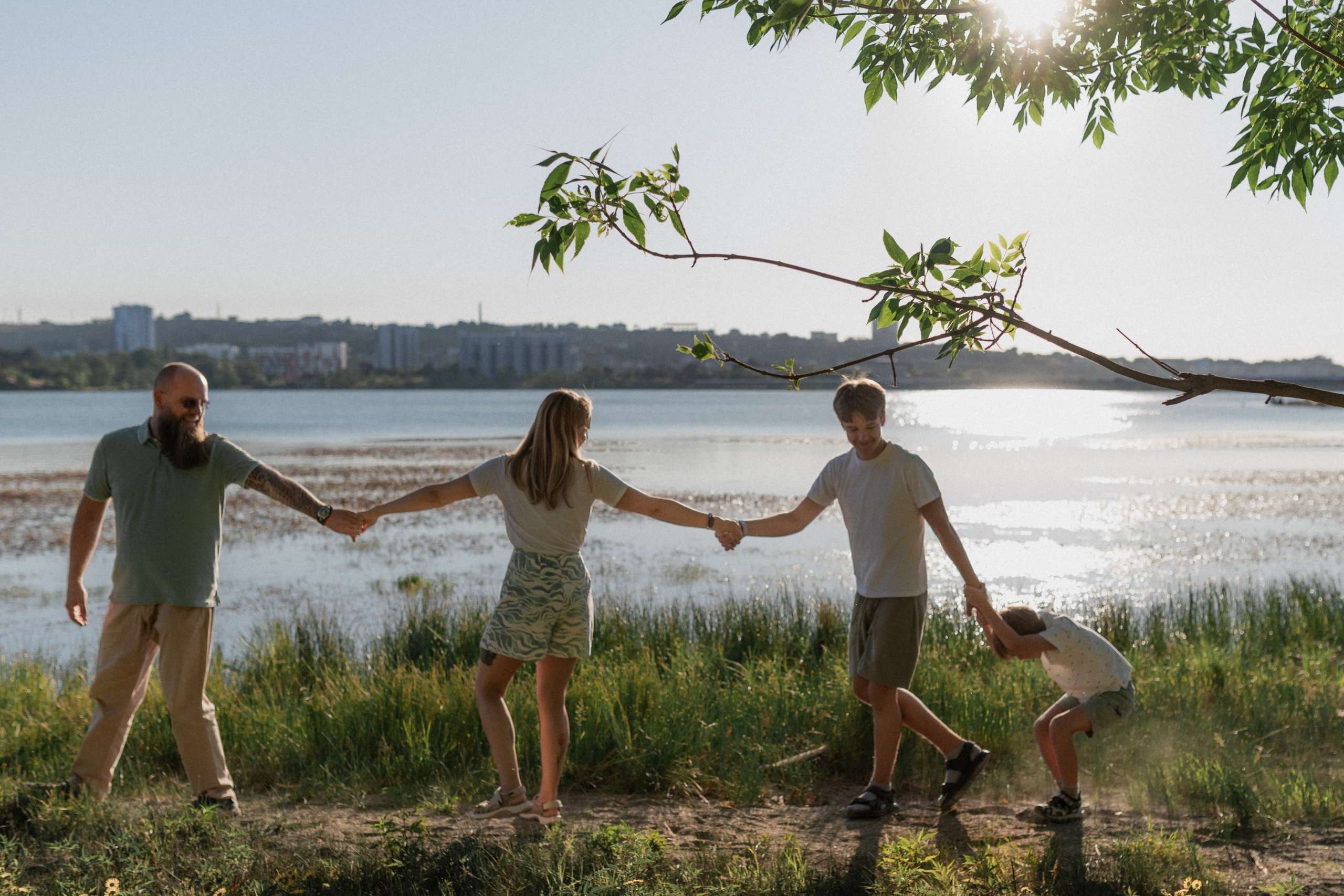 «Давай запустим самолетики?». Фотограф в городе Симферополе — Карина Пограничная