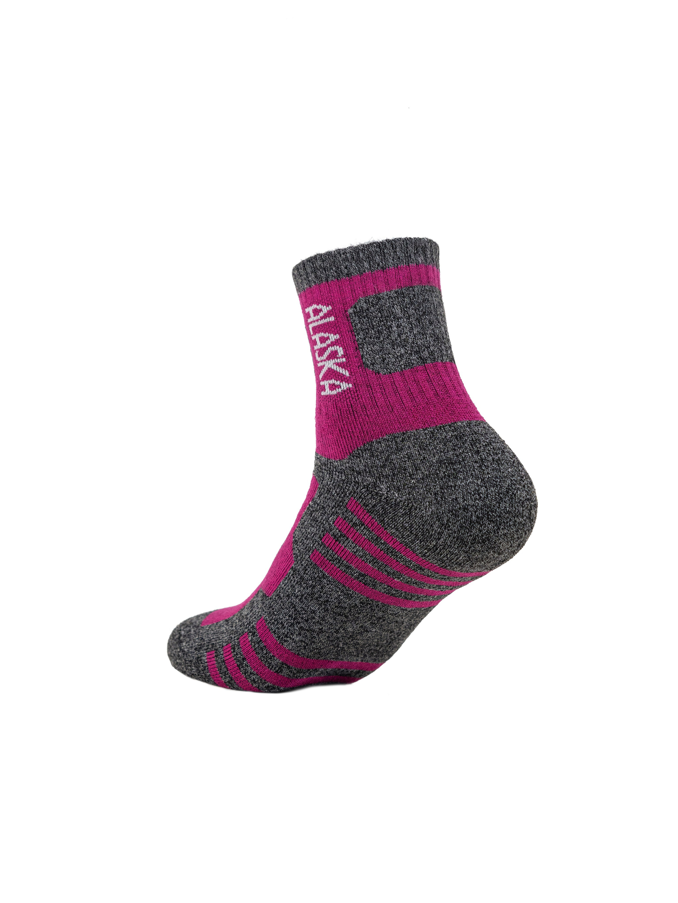 Носки Аляска мужские и женские, модельная съемка, съемка для онлайн магазинов. Олейник Денис — предметный фотограф, фотограф для маркетплейсов в Казани