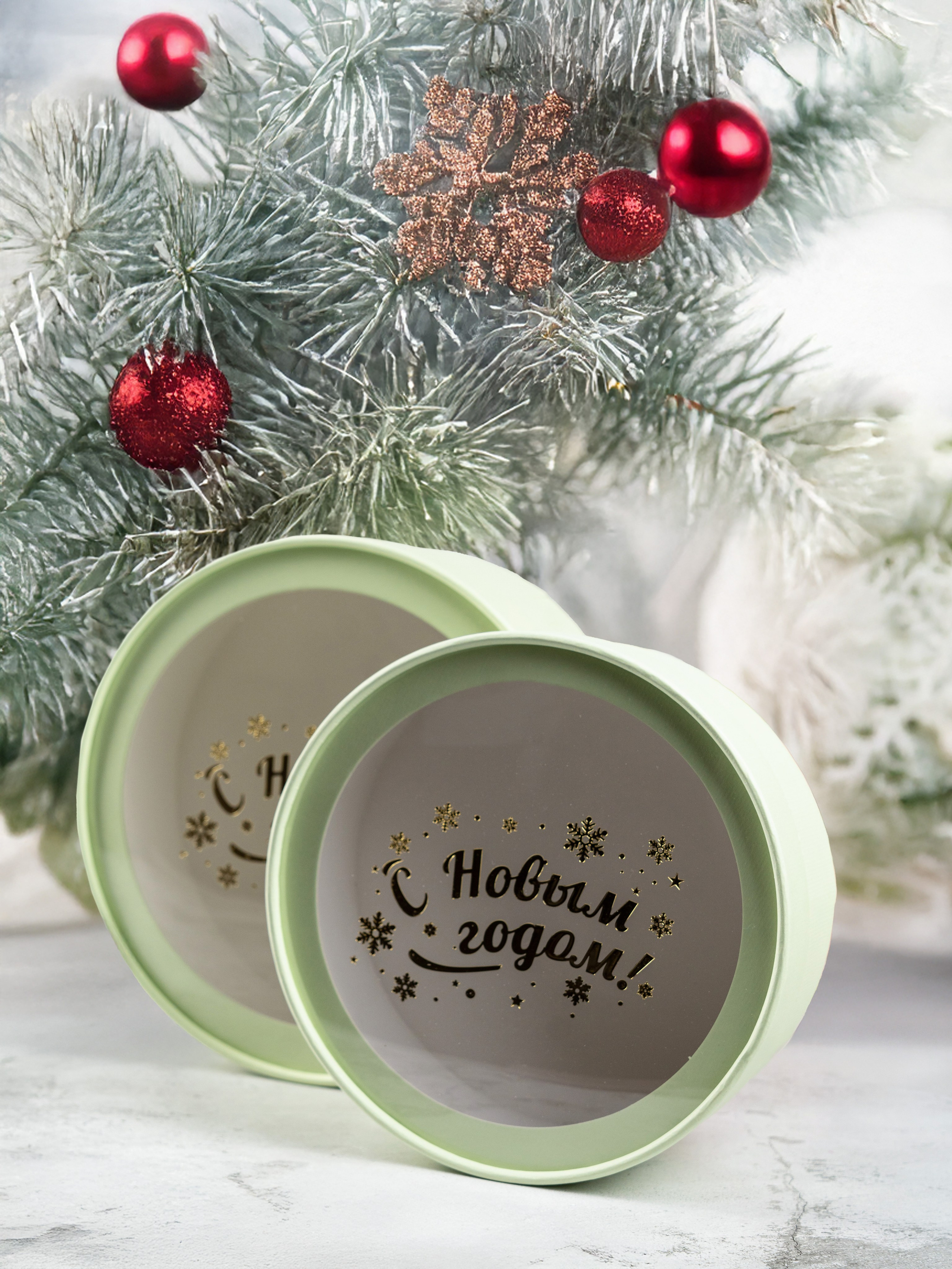 Новогодние коробки, композиционные фотографии, фотосъемка для маркетплейсов. Олейник Денис — предметный фотограф, фотограф для маркетплейсов в Казани