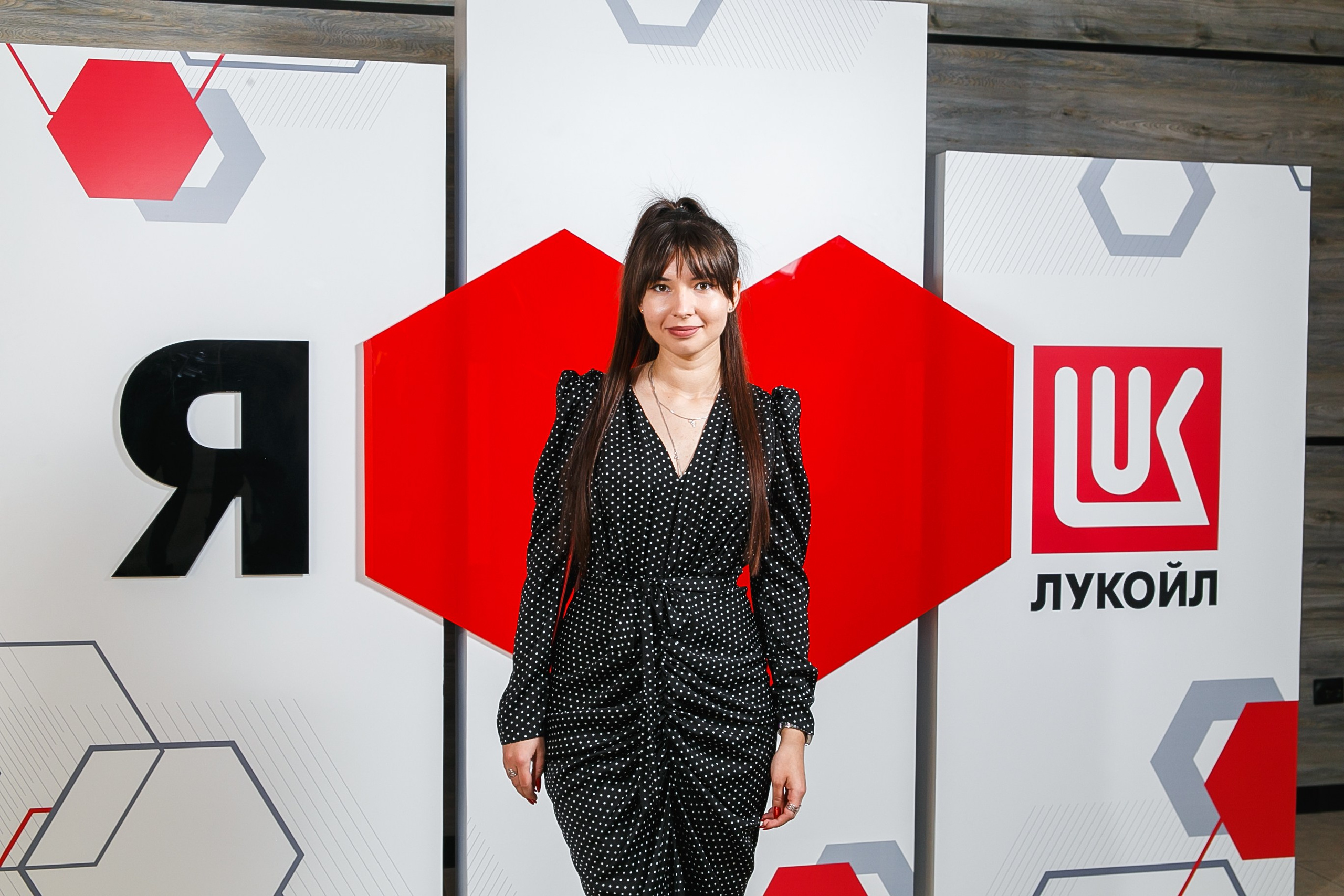 Фотозона на корпоративном мероприятии Лукойла в ДК Царицын. Событийный фотограф Максим Бескоровайновнов