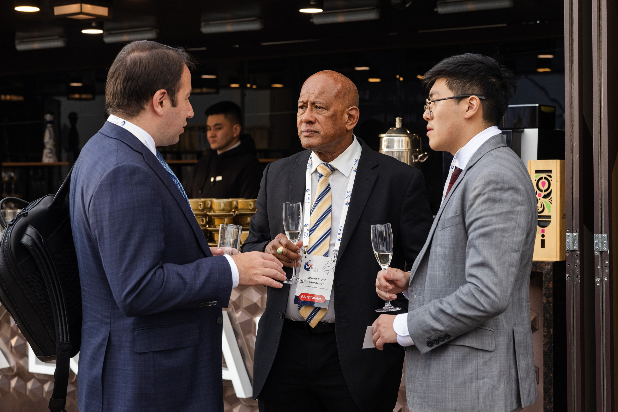 RIAC 2025. Свадебный репортажный фотограф в Москве