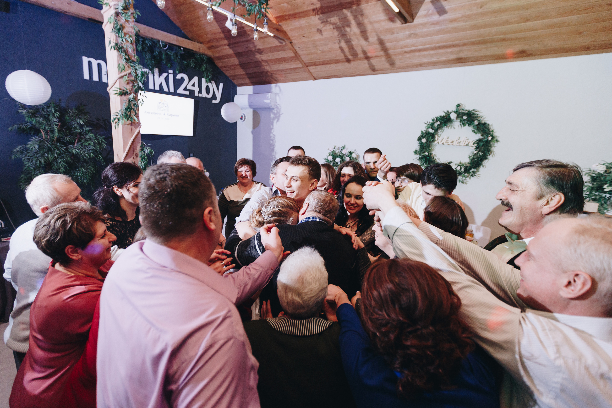 Свадебная фотосъёмка и видеосъёмка в Гомеле в усадьбе Малинки24. Свадебный семейный фотограф и видеограф Гомель Минск Беларусь Европа