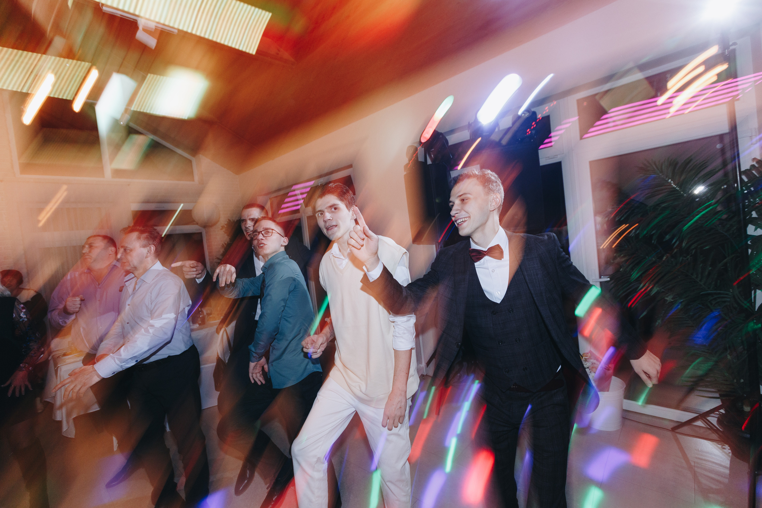 Свадебная фотосъёмка и видеосъёмка в Гомеле в усадьбе Малинки24. Свадебный семейный фотограф и видеограф Гомель Минск Беларусь Европа