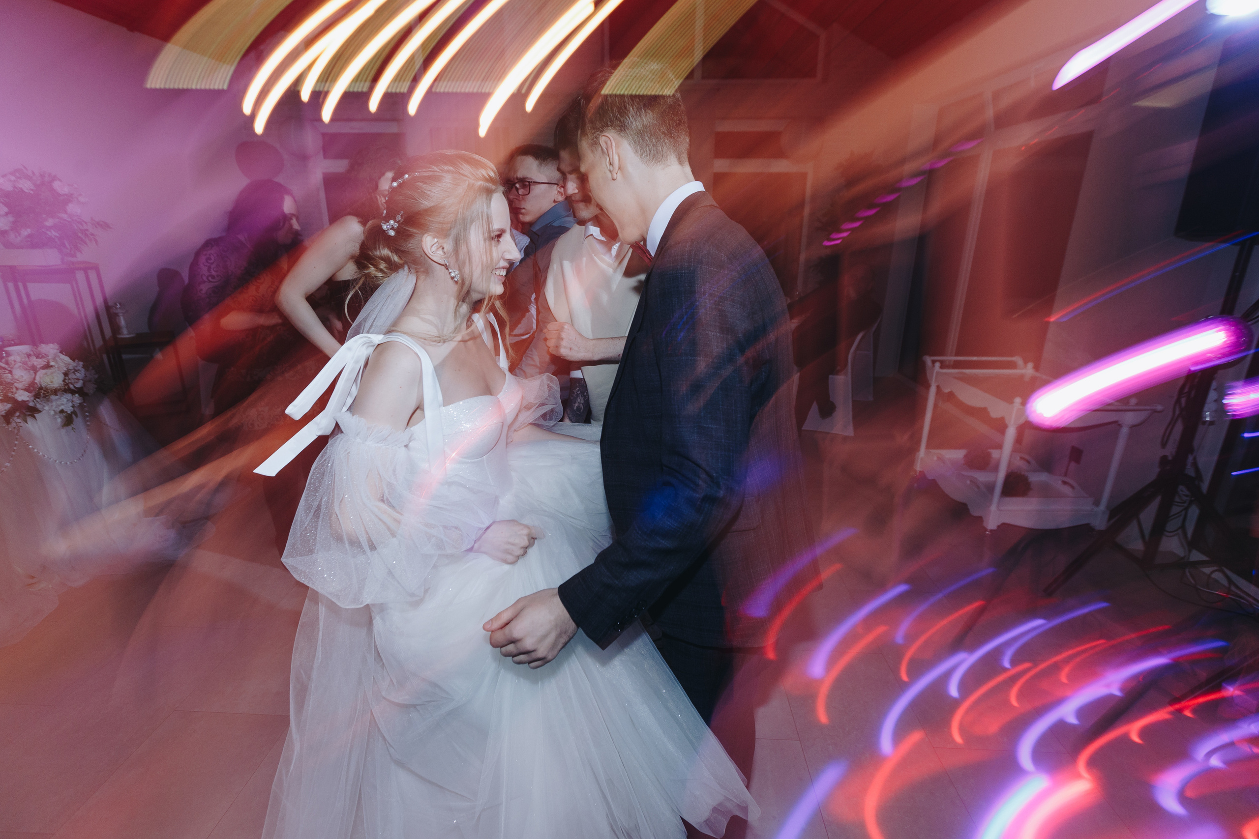 Свадебная фотосъёмка и видеосъёмка в Гомеле в усадьбе Малинки24. Свадебный семейный фотограф и видеограф Гомель Минск Беларусь Европа