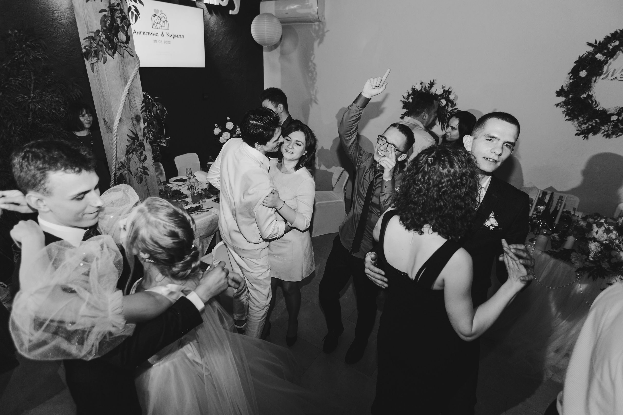 Свадебная фотосъёмка и видеосъёмка в Гомеле в усадьбе Малинки24. Свадебный семейный фотограф и видеограф Гомель Минск Беларусь Европа