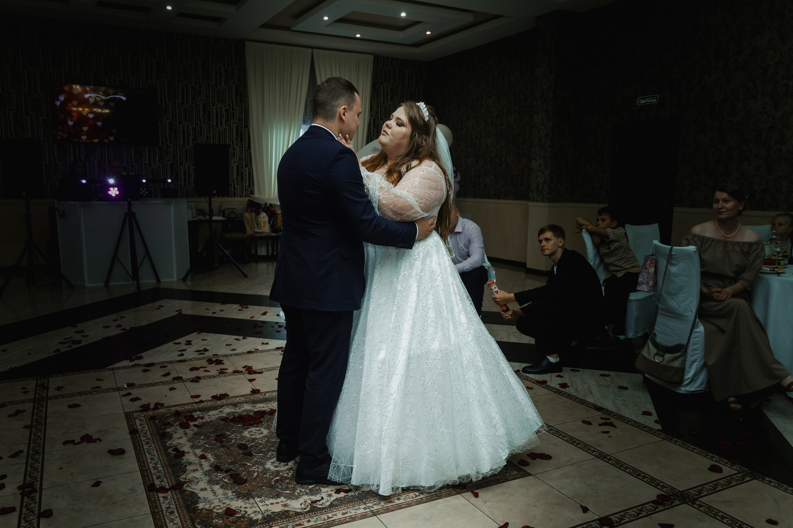 Николай и Диана, свадебный банкет. Свадебный и семейный фотограф в г. Волхов Алексей Кочерыжкин