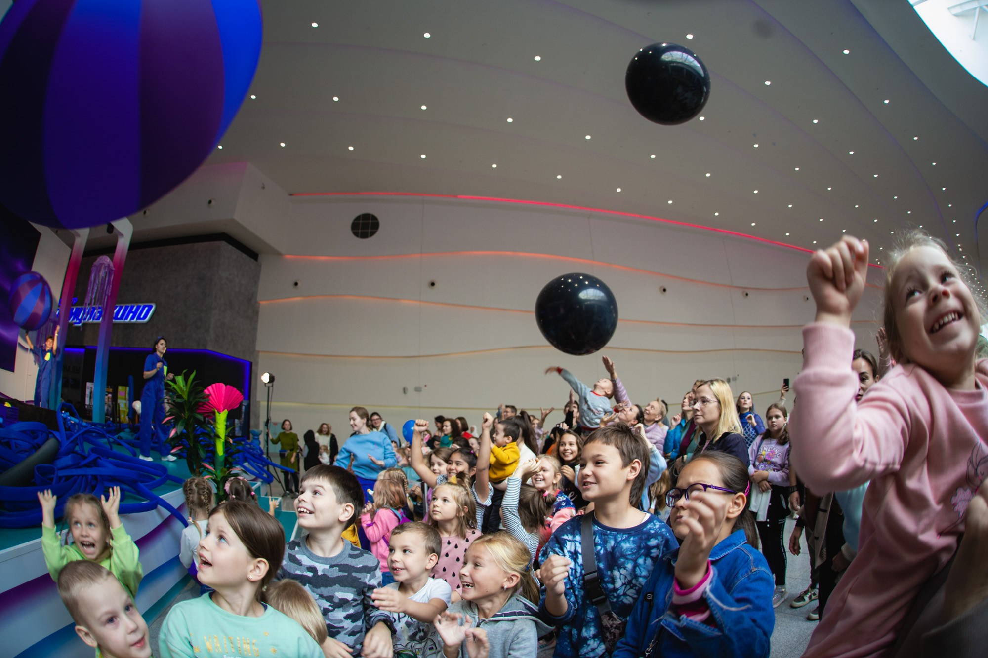 Сказка в ТЦ Океания. Репортажный и концертный фотограф в Москве Анастасия Осень