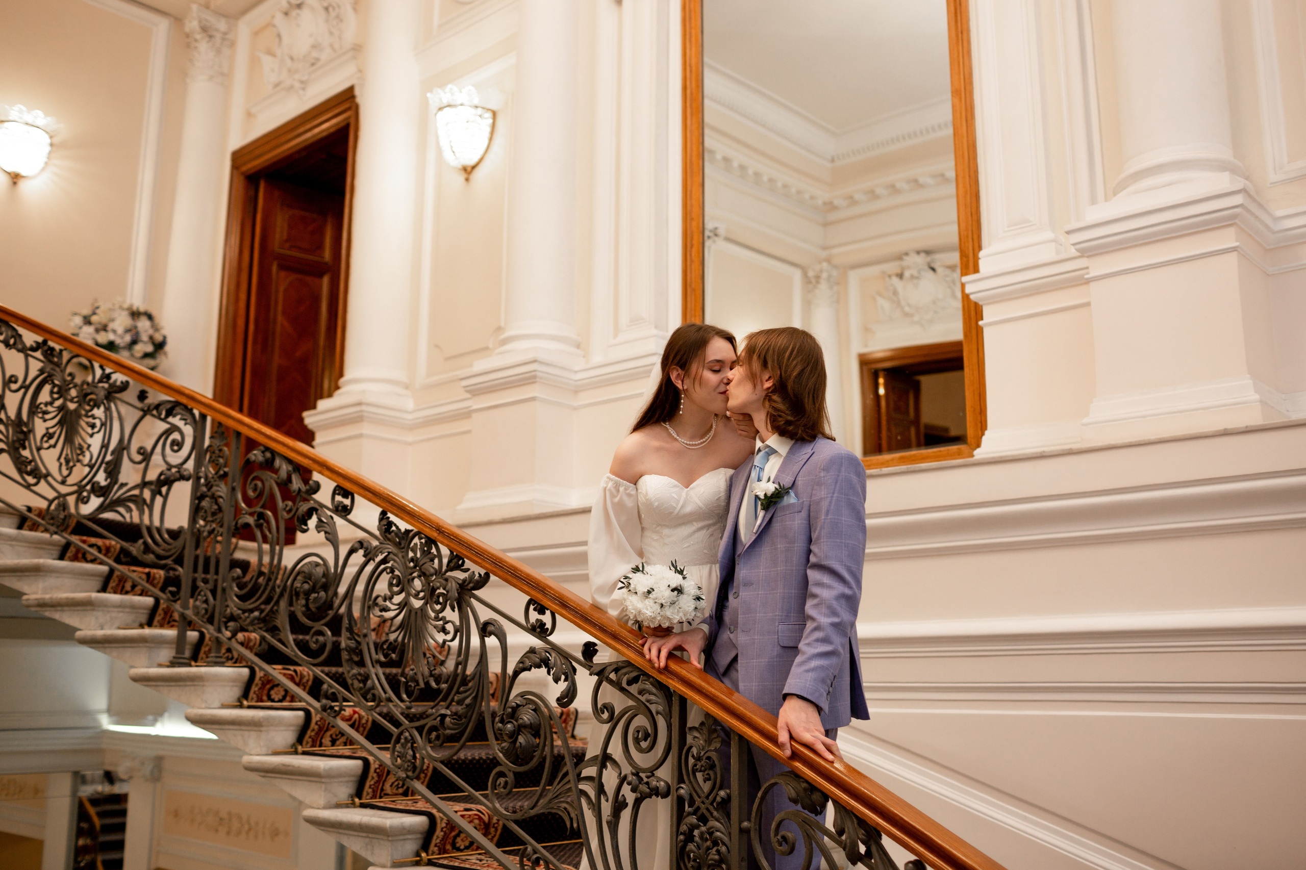 Свадебная фотосессия во Дворце на Фурштатской. Свадебный фотограф Кирилл Белый
