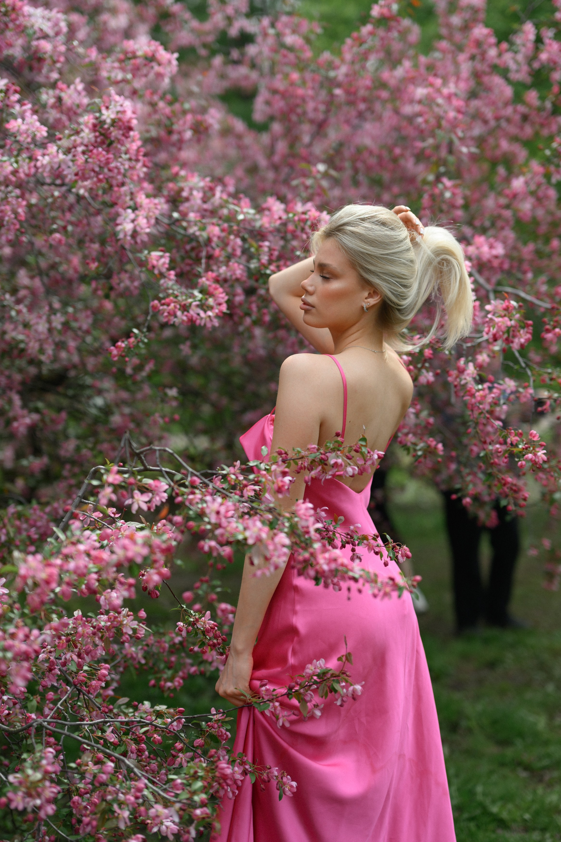 Фотосессии в розовом цветении в Екатерининском парке в Москве. Semerlina.ru