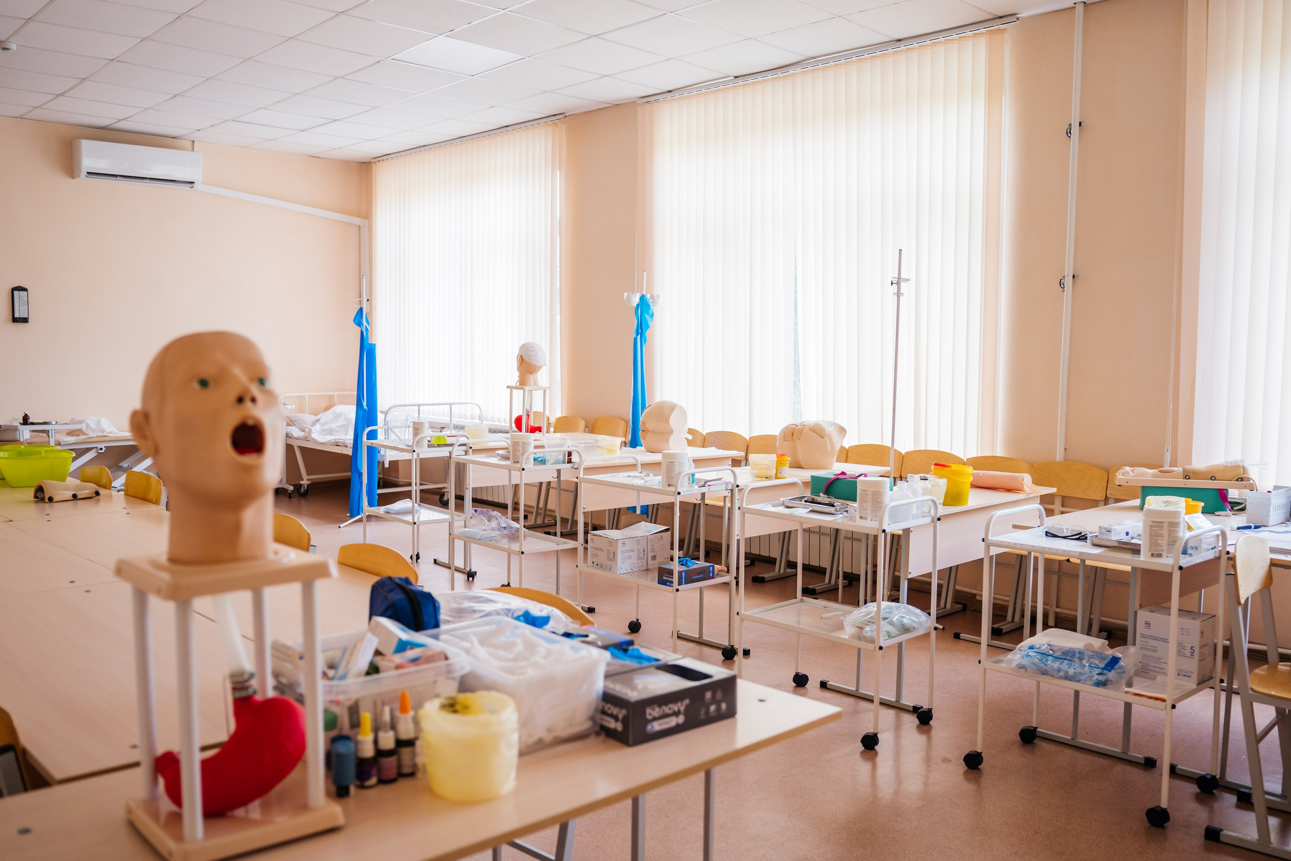 Съемка для Уральского медицинского колледжа ЮМЕД. Видеограф и Фотограф в Челябинске Ксения и Владимир Рюмины