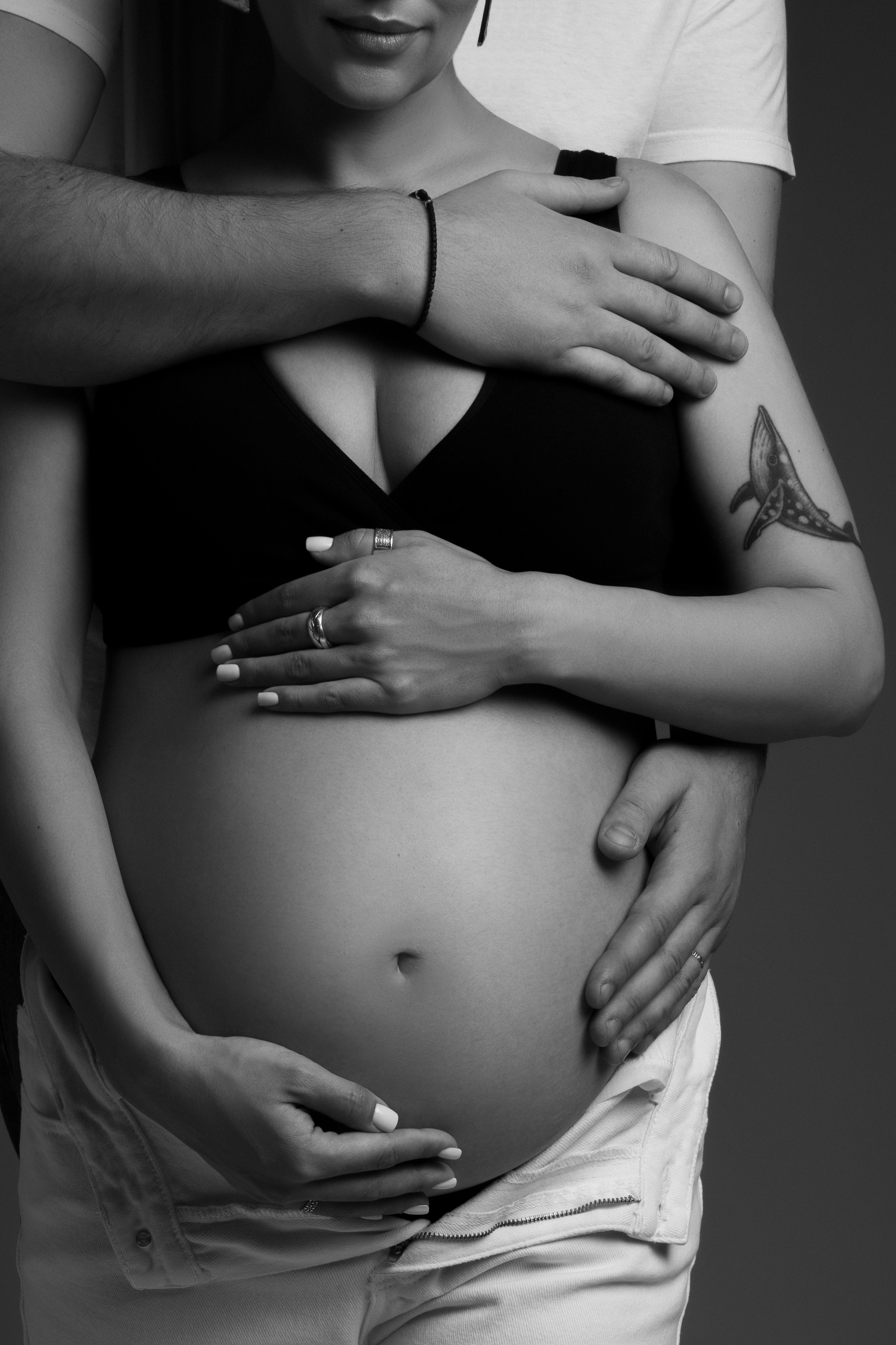 Фотосессия в Москве! Семейная фотосессия в Москве. Фотосессия беременности с мужем. Все включено. Готовые образы. Помощь визажиста и стилиста. Фотосессия в стиле минимализм. Фотосессии в студиях Москвы с циклорамой. Идеи образов и позирования.