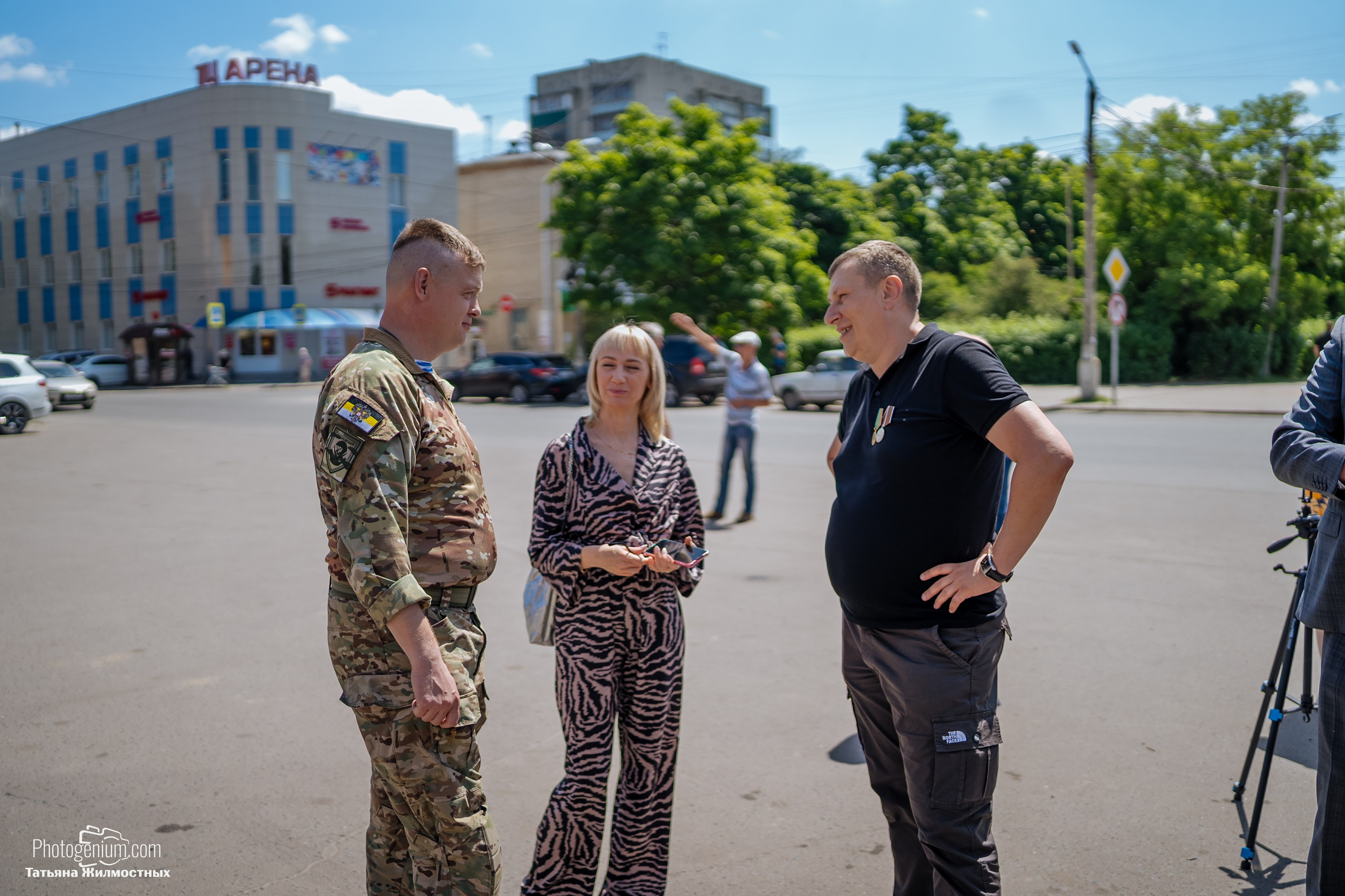8 июня «Патриоты из Курска» сбор гуманитарной помощи у кинотеатра «Родина». Фотограф Нижний Новгород Татьяна Кейод