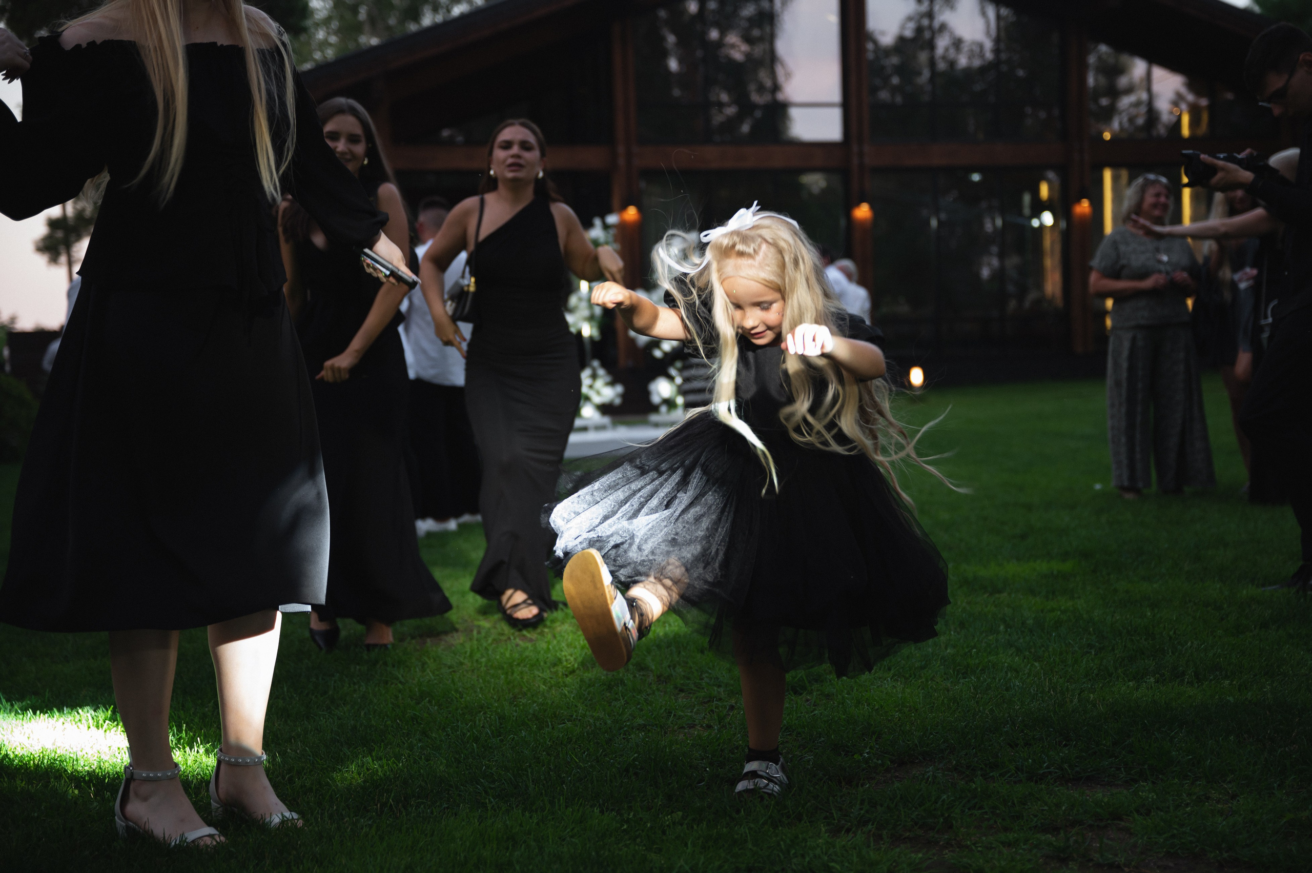 Артём и Софья, Lesnoy Village. Свадебный фотограф Наталья Доронина