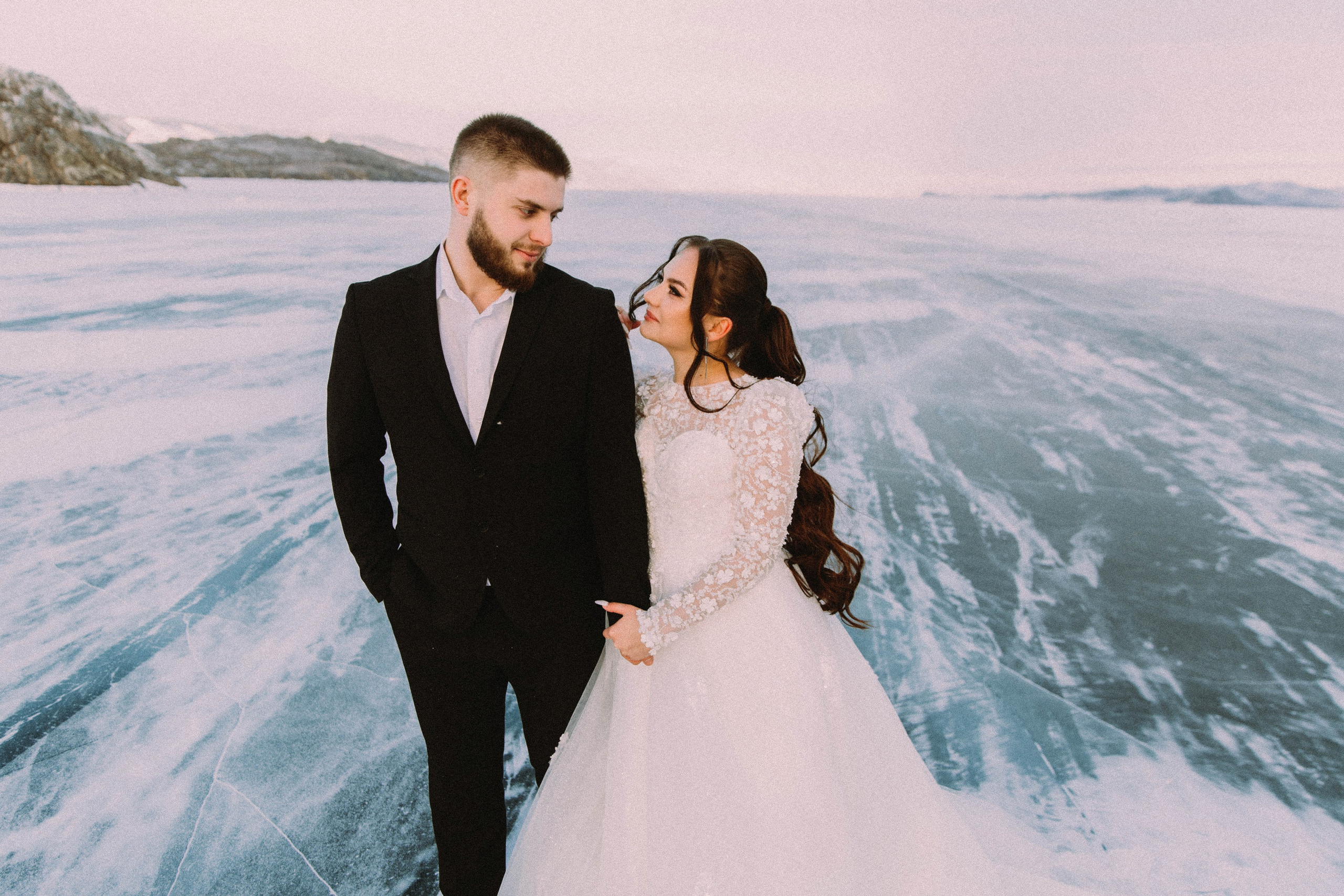 Свадебная зимняя съемка на Байкале. Главная