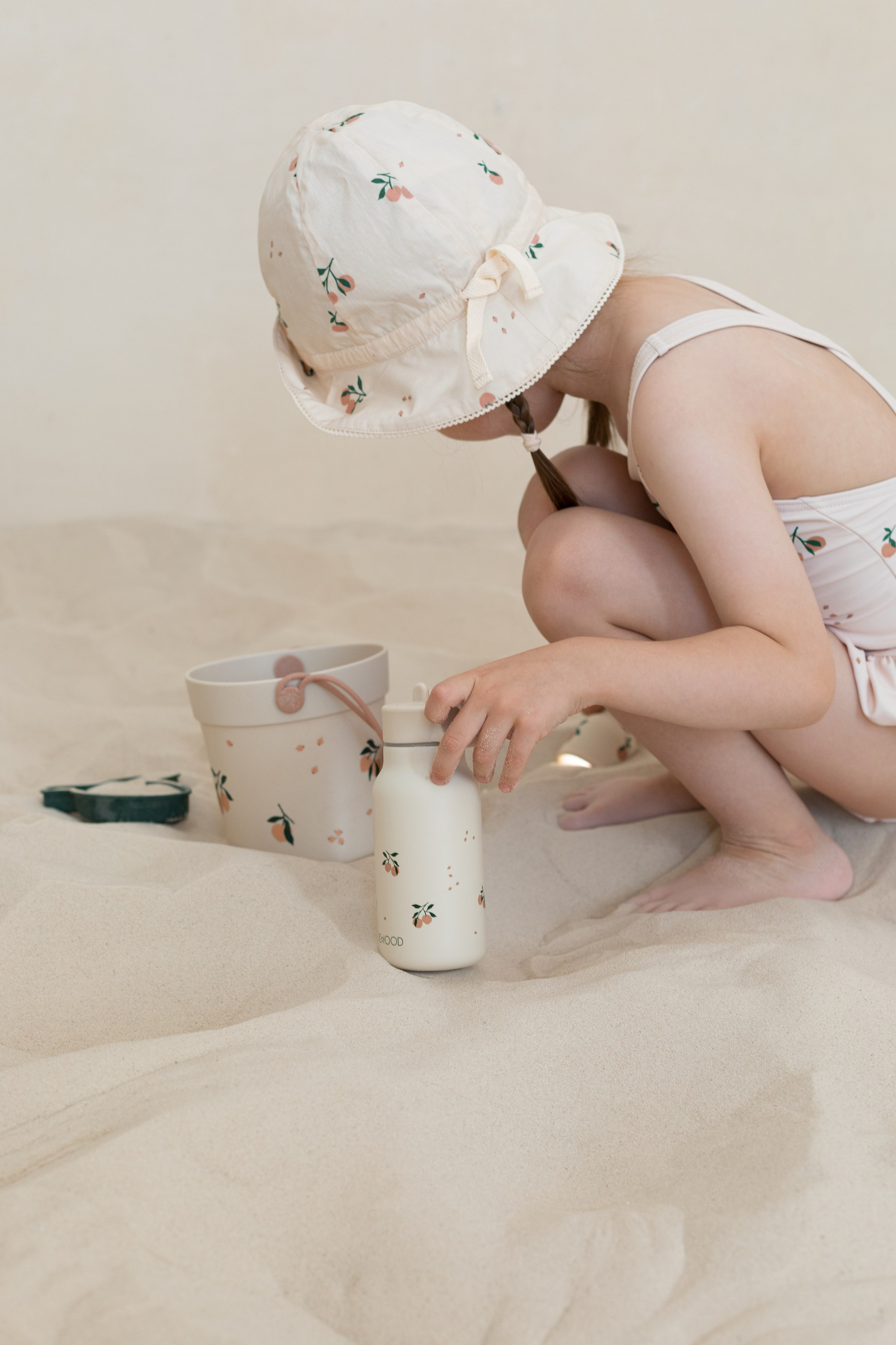 Фотосессия в песке для детского бренда. Детский и контент фотограф Надя Волкова Санкт-Петербург