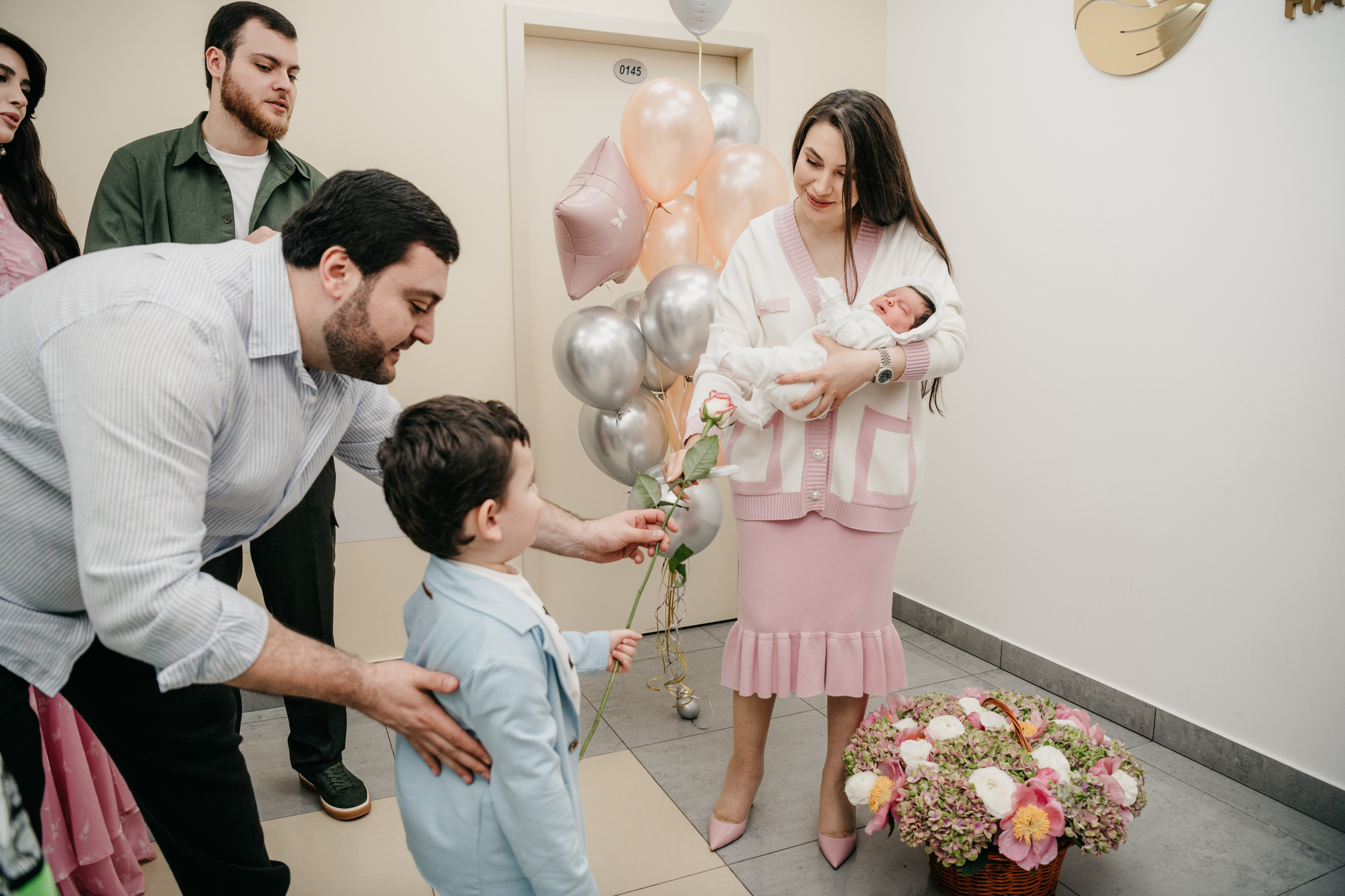 Выписка Адель. Фотограф на выписку из роддома в Москве и МО