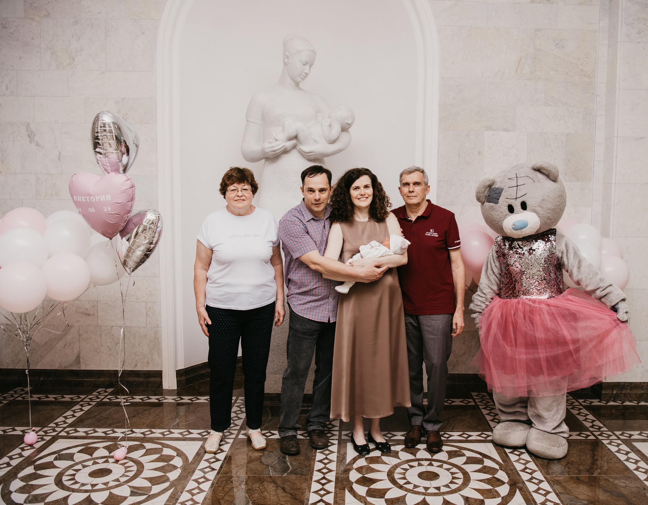 Выписка Виктории. Снегиревка. Фотограф на выписку из роддома в Москве и МО